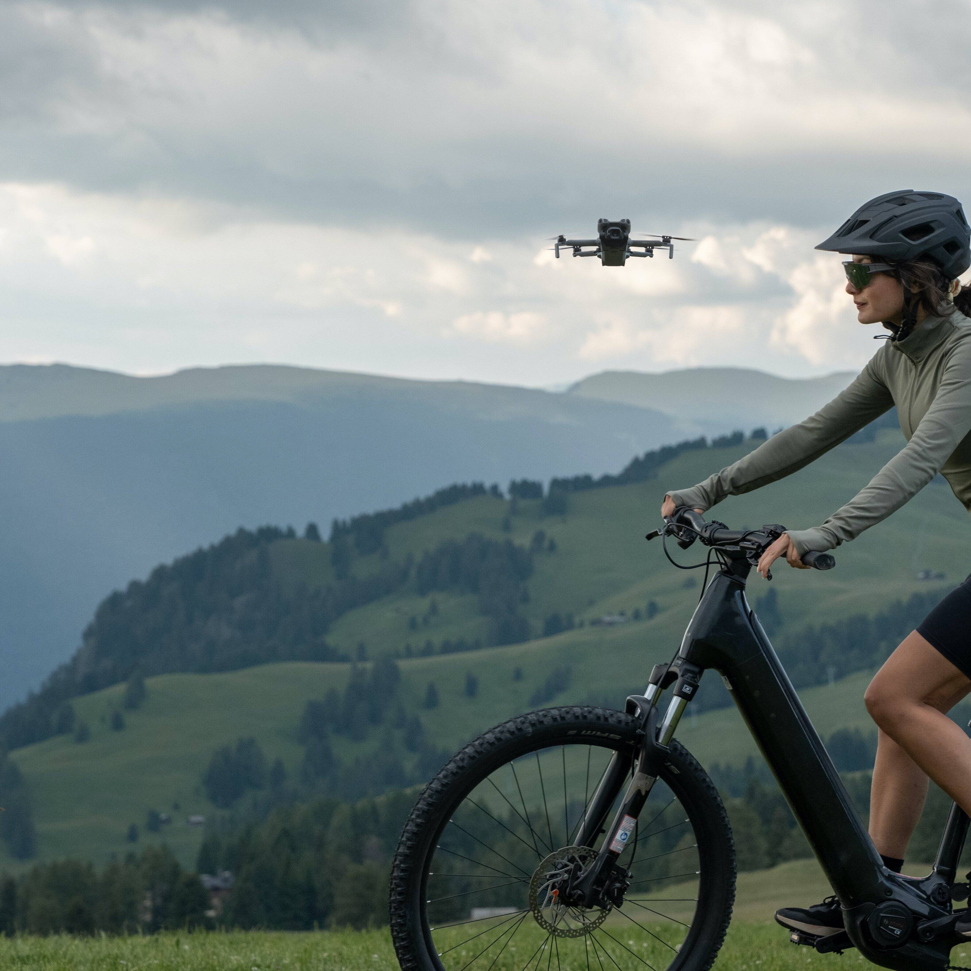 Alt View 4. DJI - DJI Mini 5 Pro Fly More Combo Plus (DJI RC2) - Black.