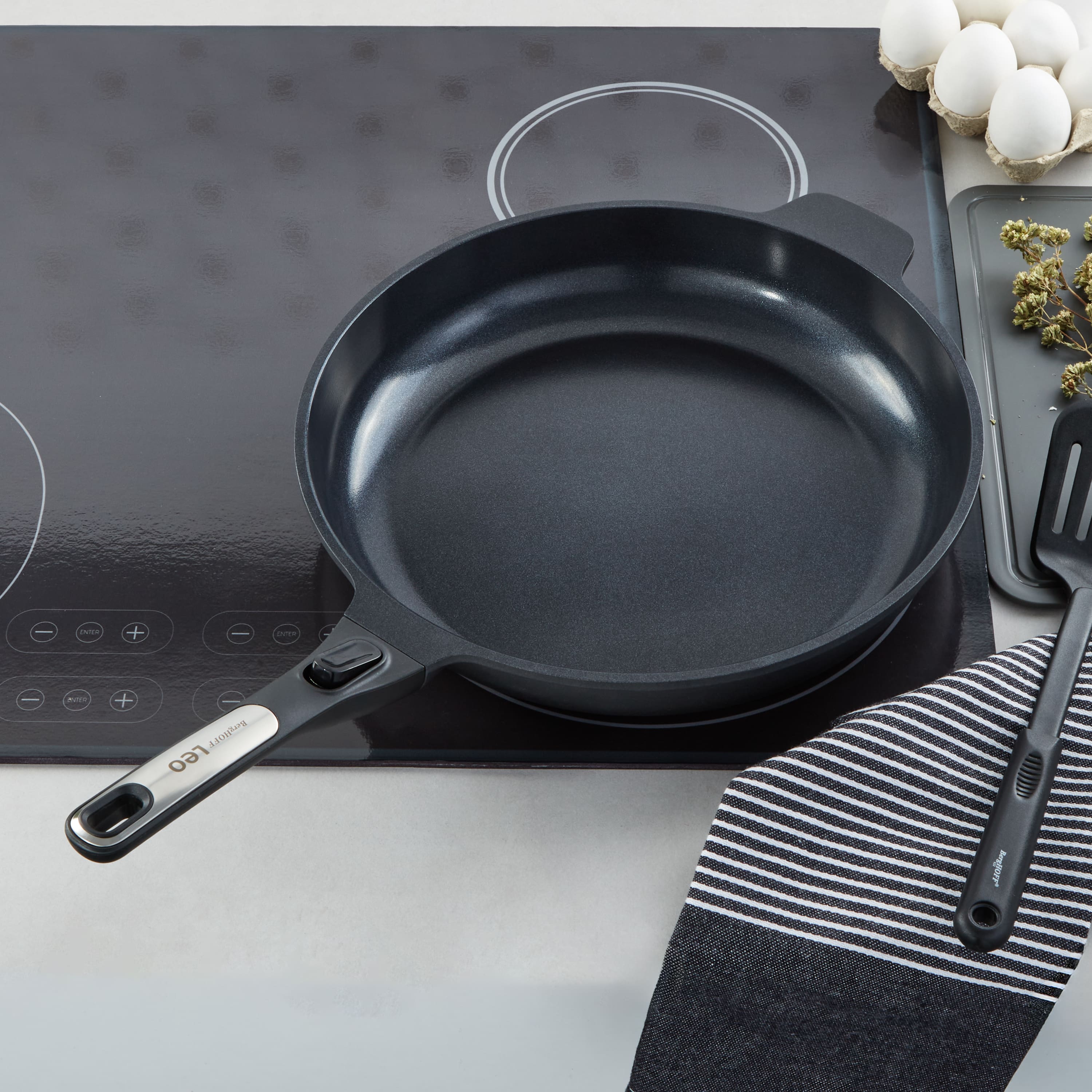 BergHOFF - Leo Phantom Nonstick Ceramic 12.75" Fry Pan, Recycled - Black