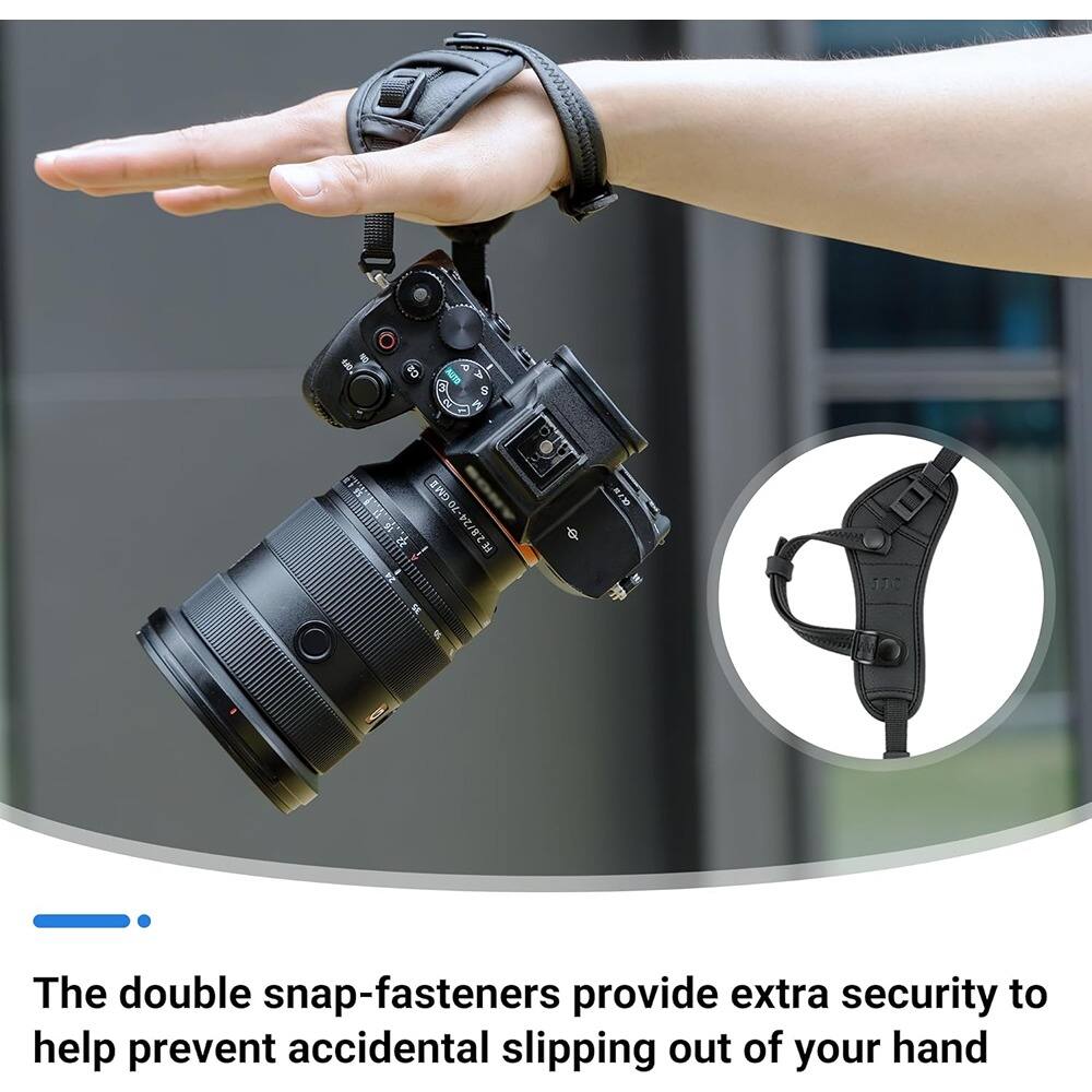 The double snap-fasteners provide extra security to help prevent accidental slipping out of your hand.