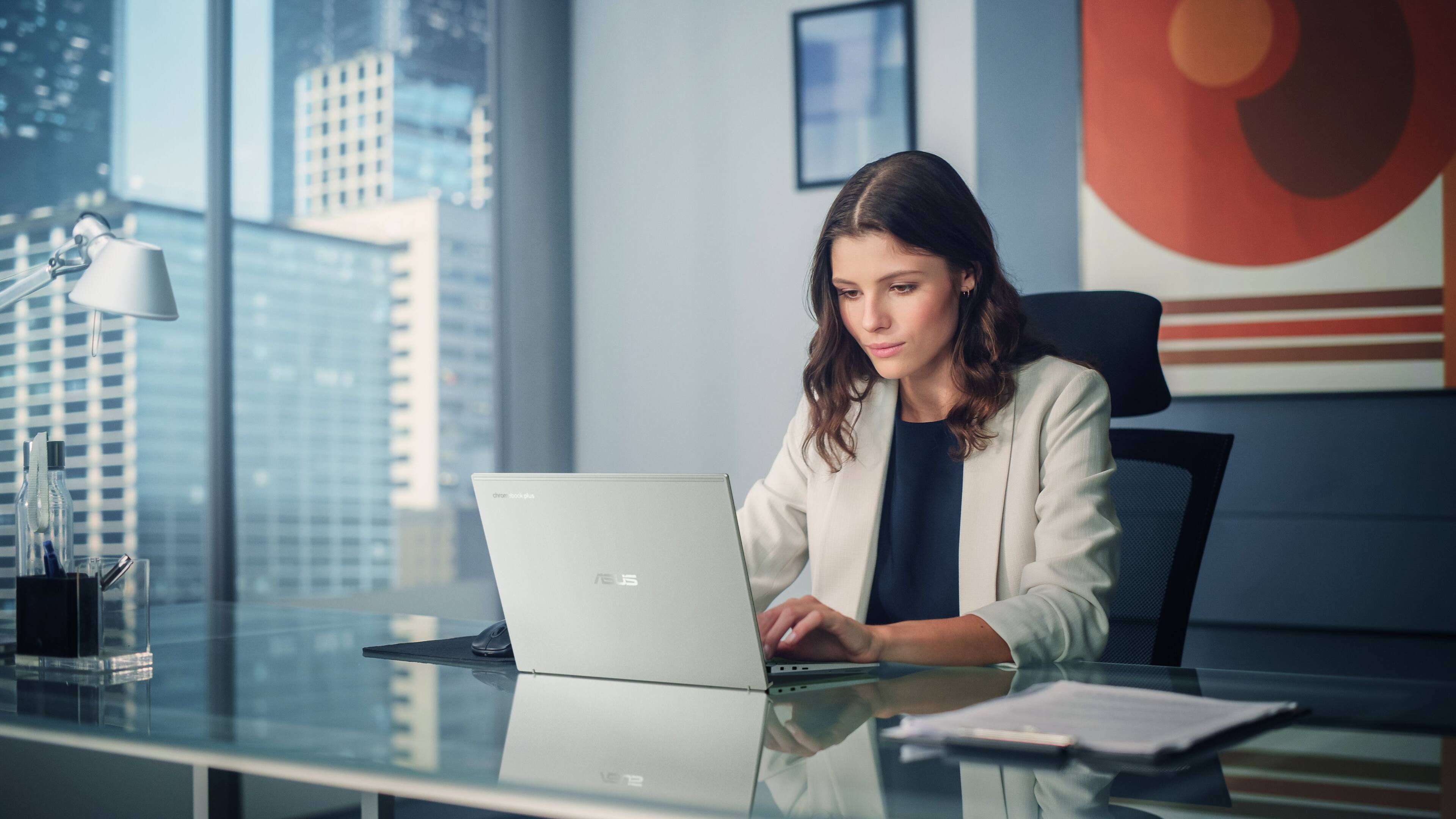 Alt View 15. ASUS - Expertbook CX54 Chromebook Plus 14" Laptop with Google AI - Intel Core Ultra 5 with 8GB Memory - 128GB SSD - Fog Silver.