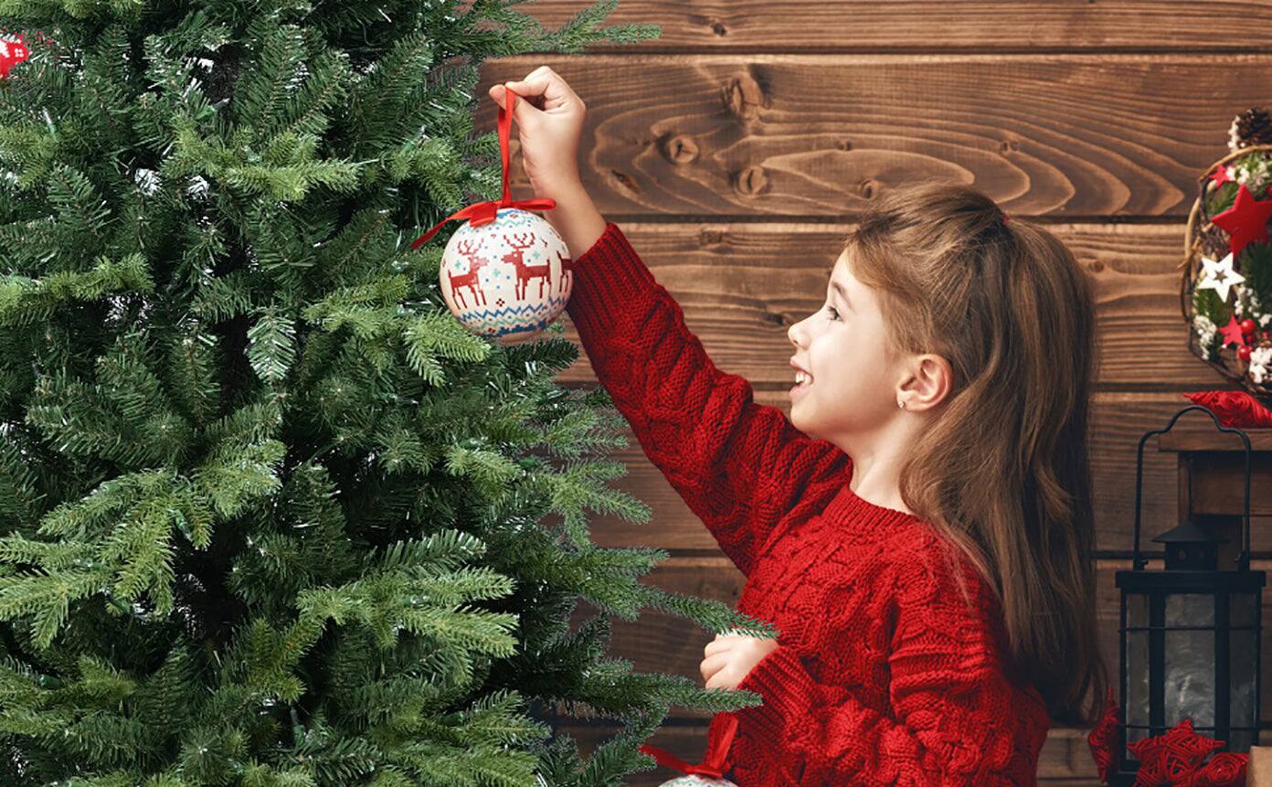 Alt View 4. Hivvago - 6.5FT Green PVC+PE Christmas Tree with 2142 Tips Full & Lush Hinged Tree with Metal Stand - Green.