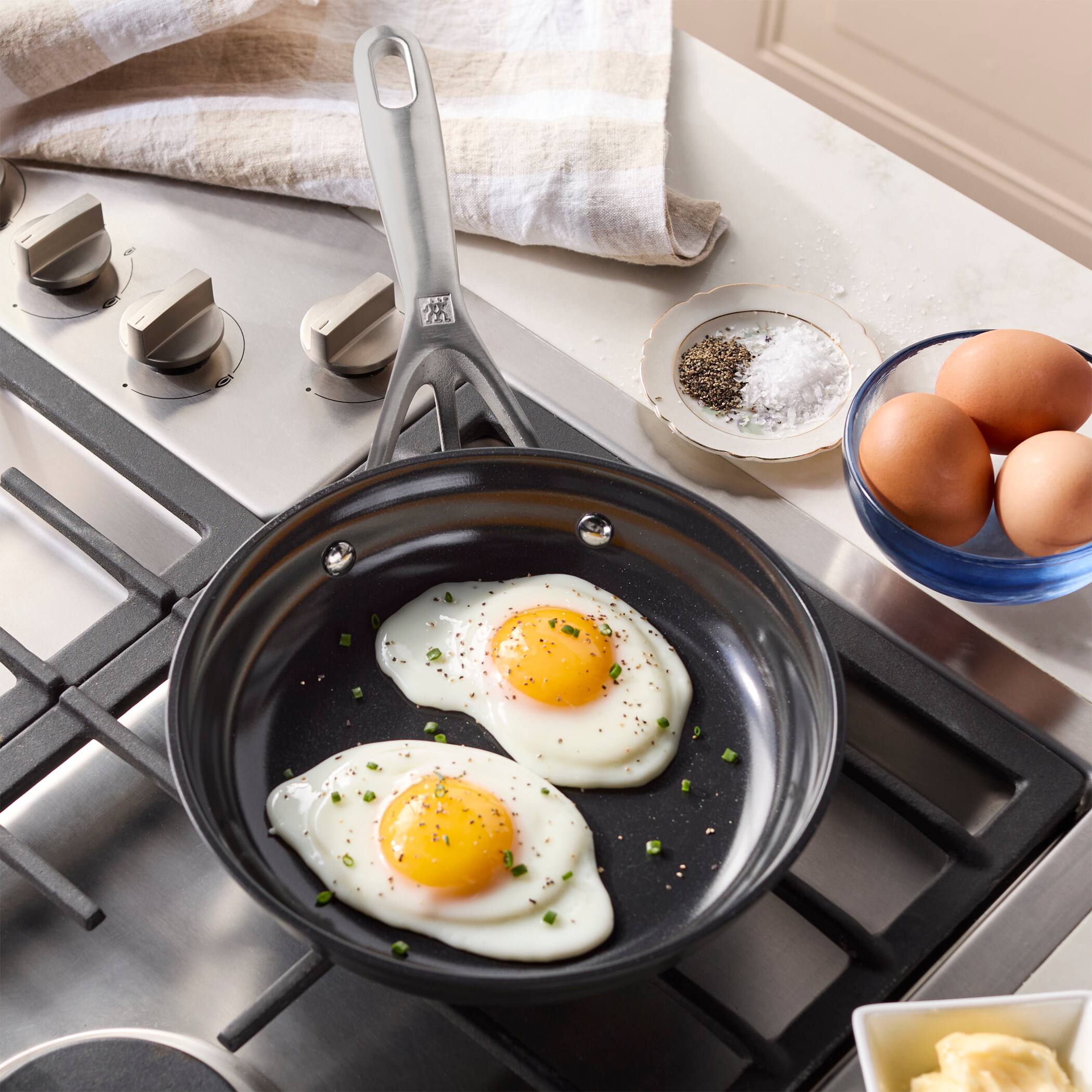 Alt View 3. ZWILLING - ZWILLING Motion Ceramic Hard Anodized 8-inch Aluminum Nonstick Fry Pan - Black.