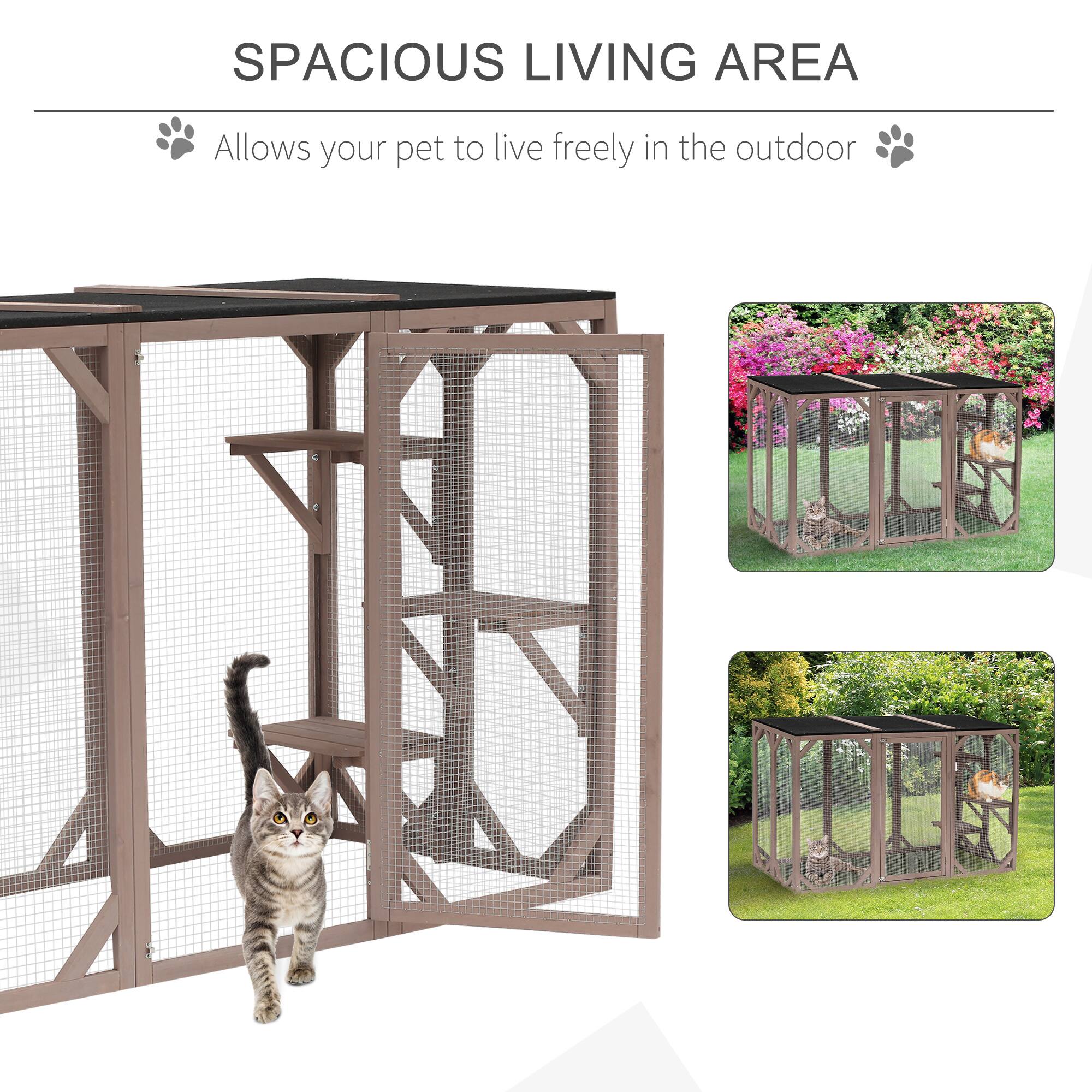 SPACIOUS LIVING AREA  
Allows your pet to live freely in the outdoor