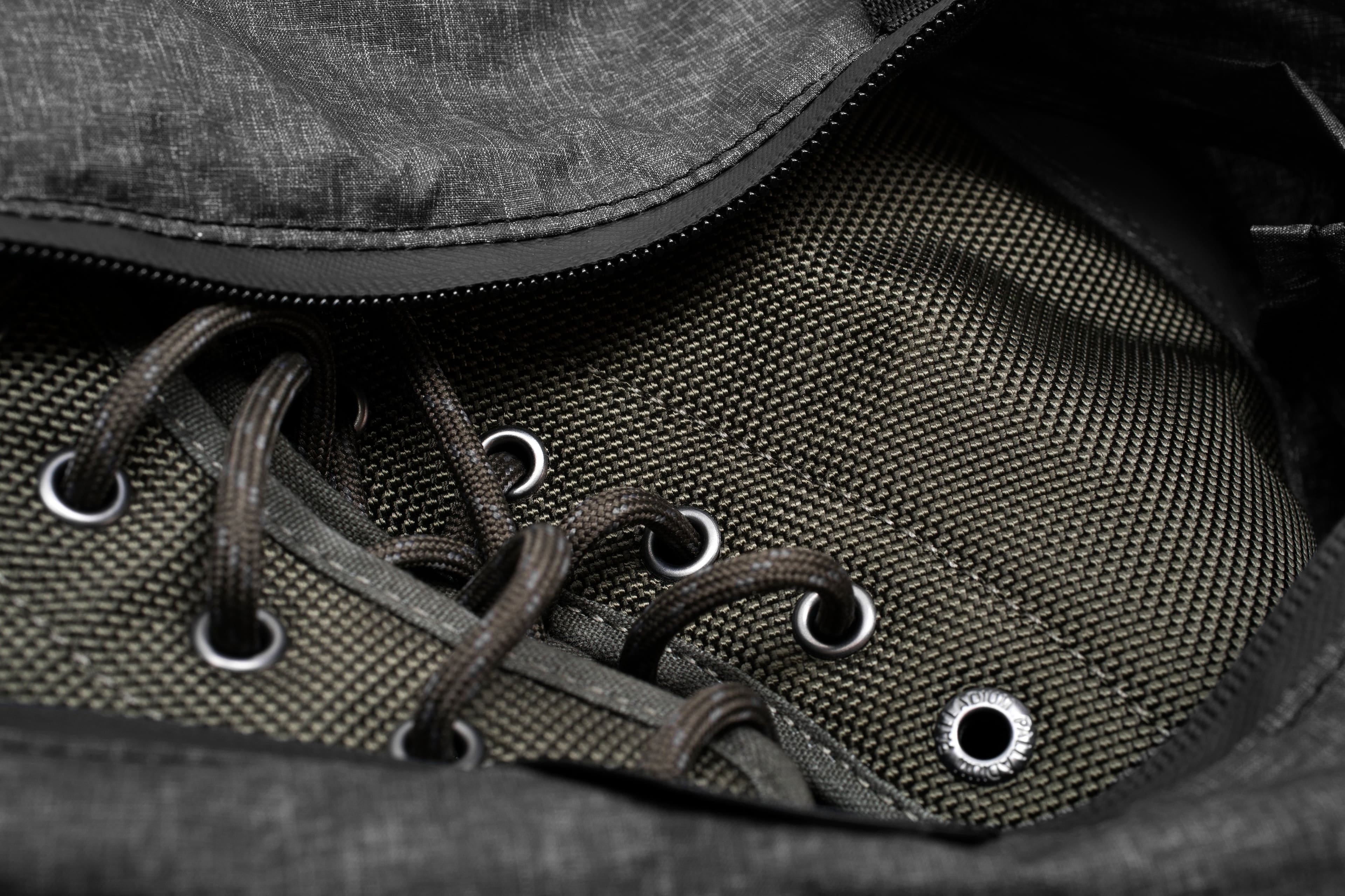 The text on the image reads "INTERR PAZ L7ve."