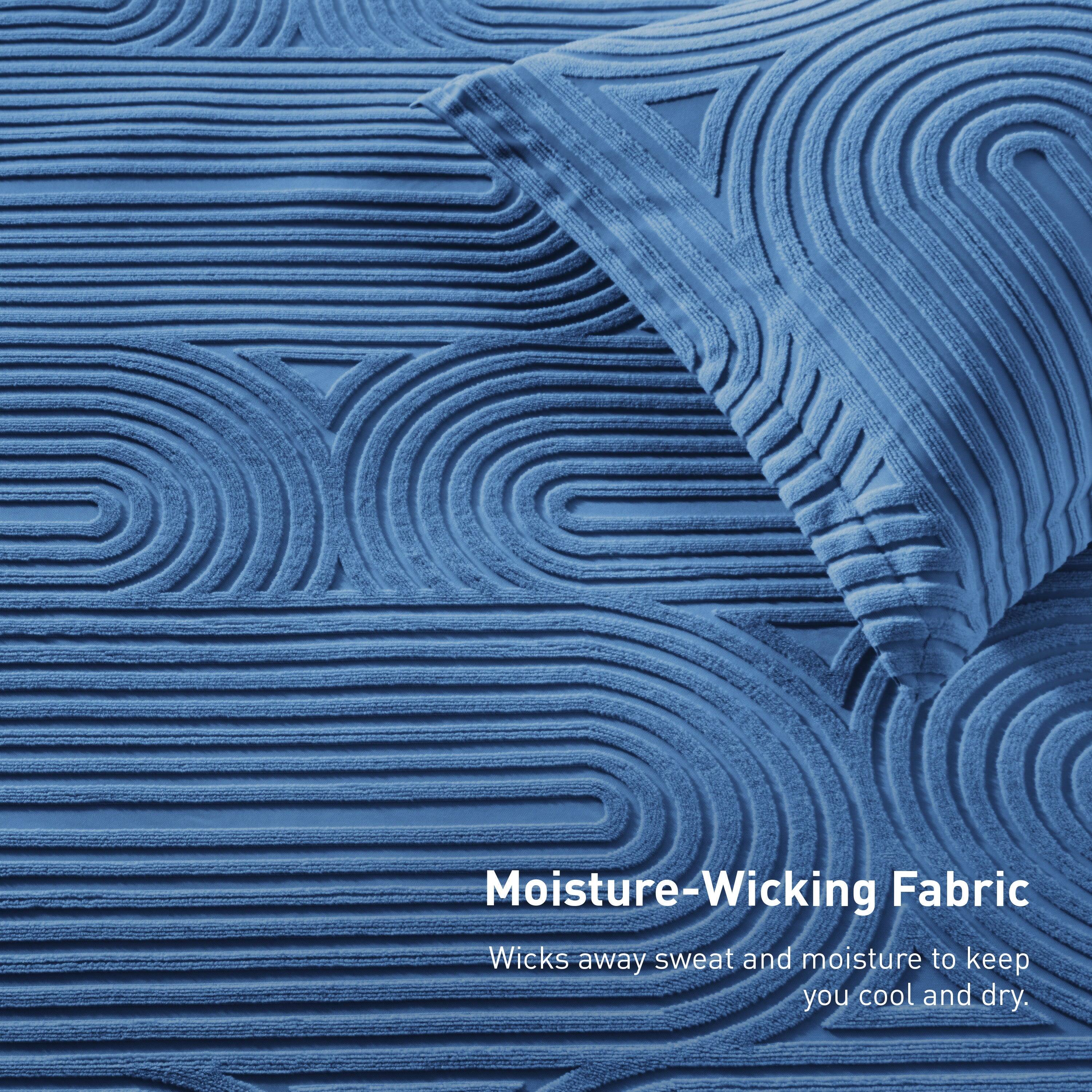 Moisture-Wicking Fabric  
Wicks away sweat and moisture to keep you cool and dry.