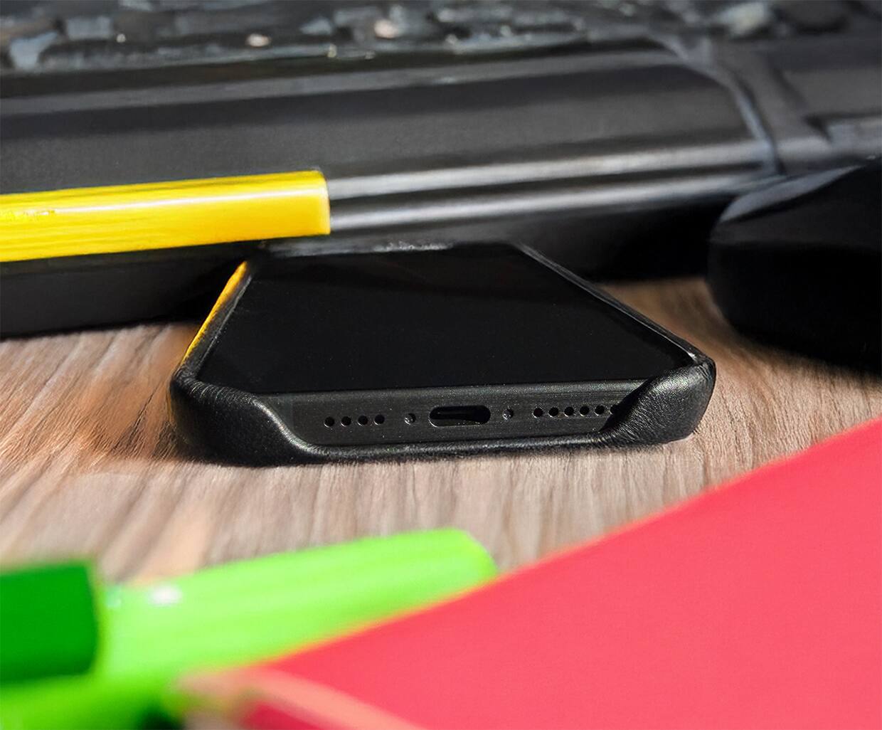 Alt View 2. LUMAZI - Handmade, Full Grain Leather, MagSafe iPhone 16 Pro Case - Midnight.