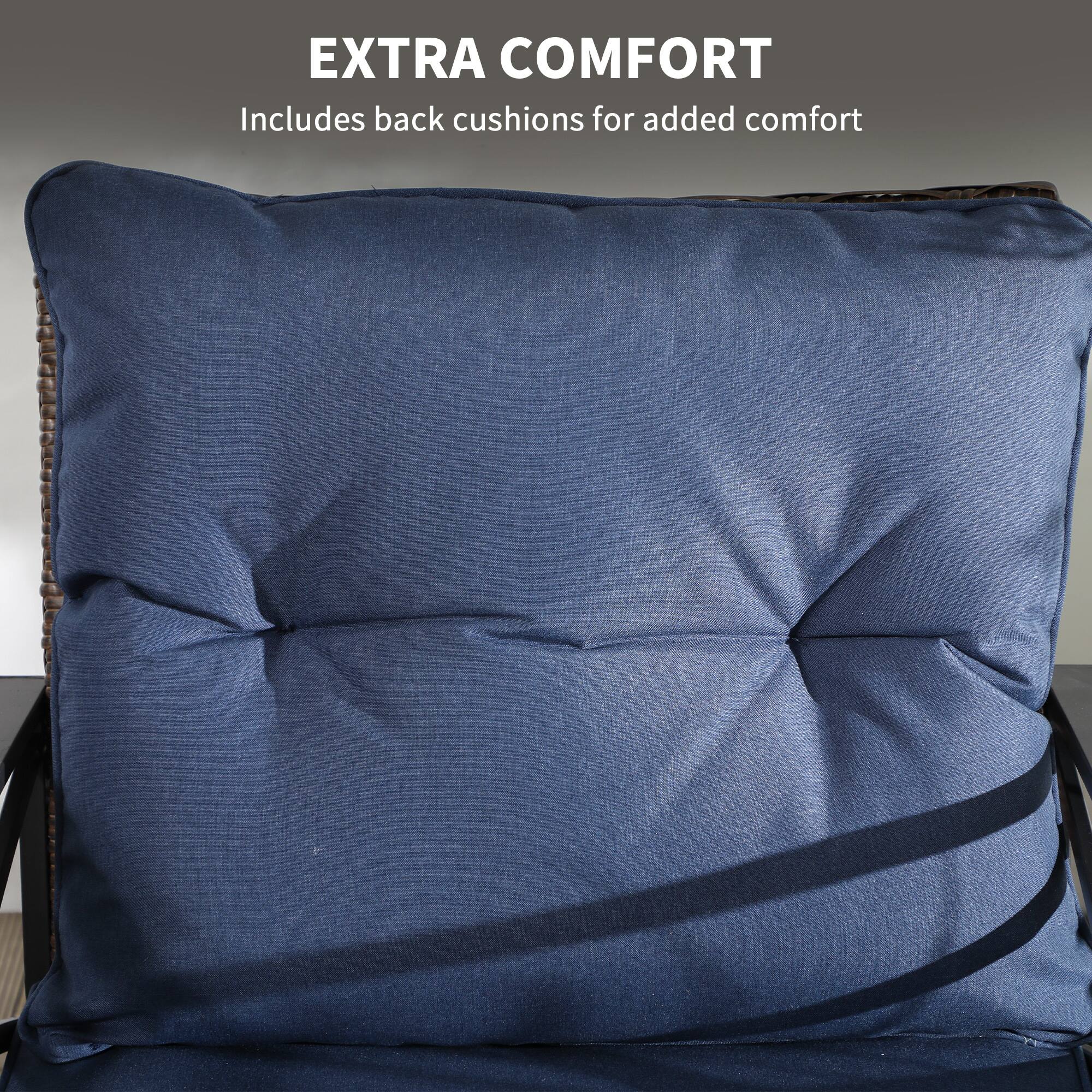 EXTRA COMFORT
Includes back cushions for added comfort