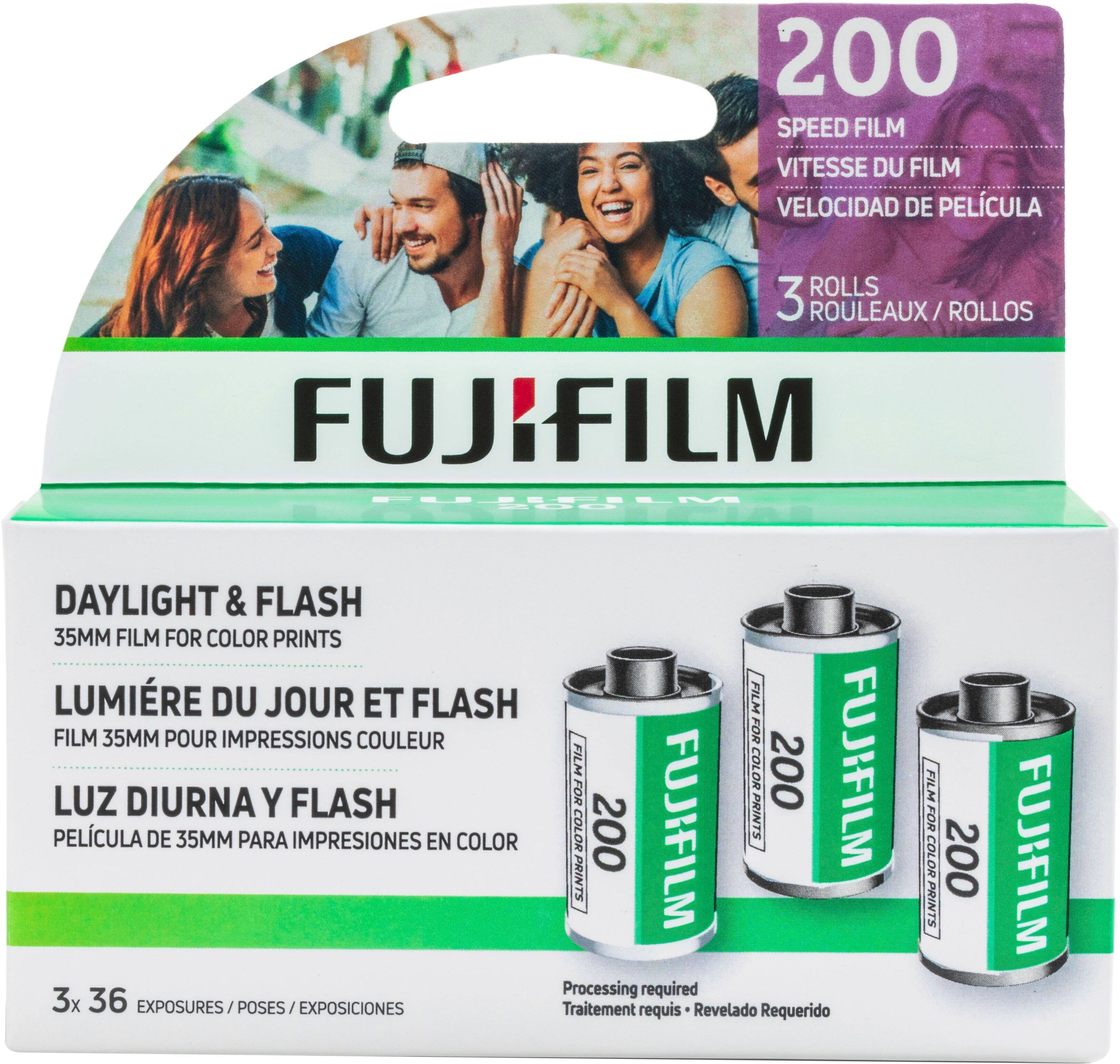 The text on the image is already grouped and correctly written. It reads:
"200 SPEED FILM VITESSE DU FILM VELOCIDAD DE PELCULA ROLLOS 3 ROULEAUX/ROLLO ROLLOS FUJIFILM FUJIFILIE DAYLIGHT & FLASH 35MM FILM FOR COLOR PRINTS LUMIRE DU JOUR ET FLASH FILM 35MM POUR IMPRESSIONS COULEUR FOR FILM COLOR 200 FUJIFILM LUZ DIURNA Y FLASH FOR PELCULA DE 35MM PARA COLOR 200 FUJIFILM PRINTS IMPRESIONES EN COLOR PRINTS Processing required 3x 36 EXPOSURES EXPOSICIONES/POSES/EXPOSURES Traitement requis Revelado Requerido FILM FOR COLOR 200 PRINTS FUJIFILM"