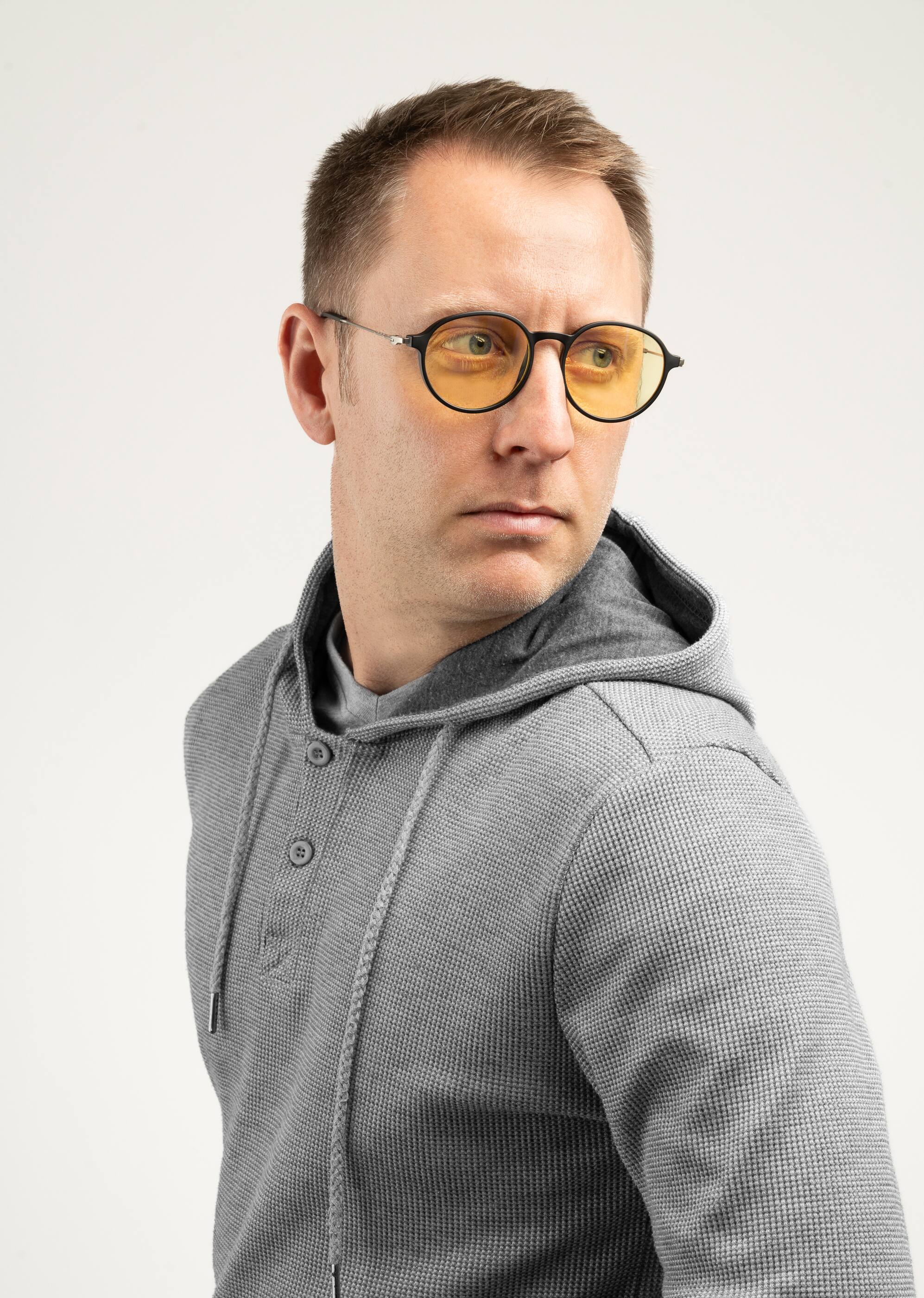 Angle. GUNNAR - Loop Computer Glasses with Blue Light Reduction, Amber Lenses - Onyx Mercury.