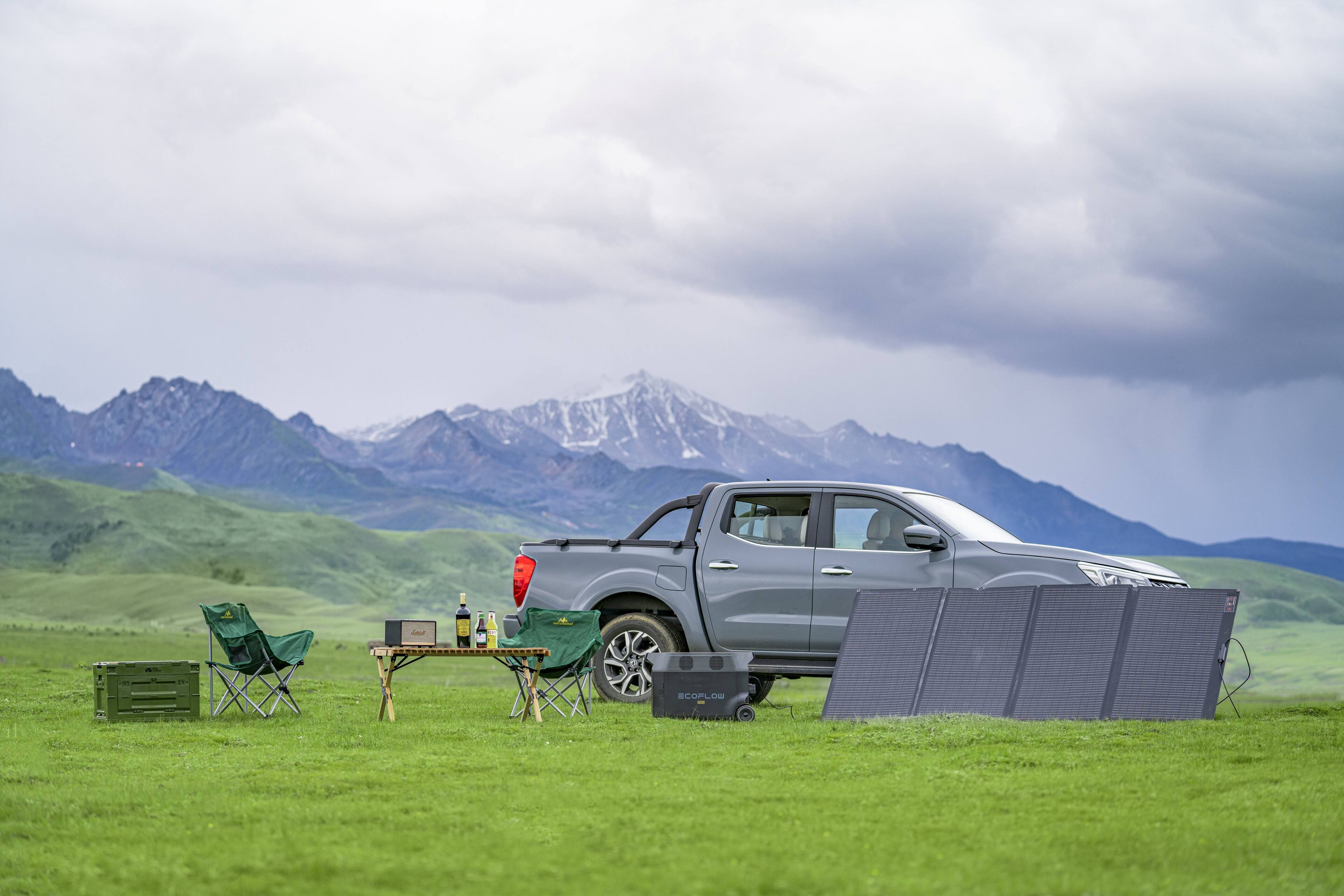 Alt View 22. EcoFlow - 400W Foldable Solar Panel - Black.