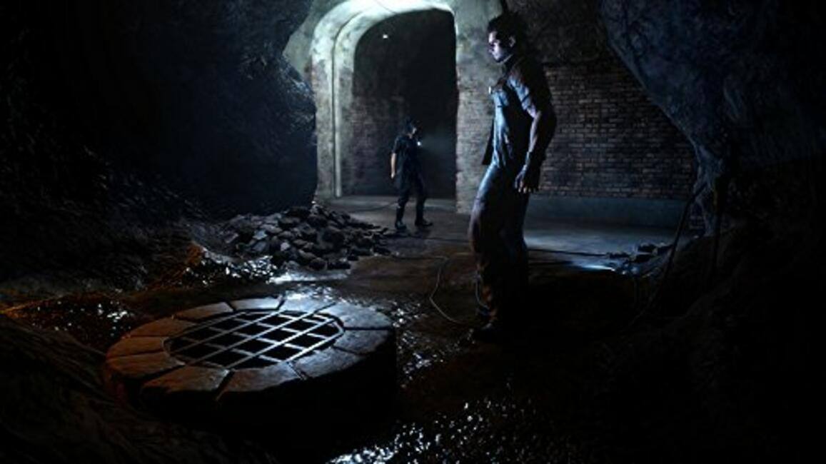 Left. Square Enix - Final Fantasy XV - PlayStation 4.