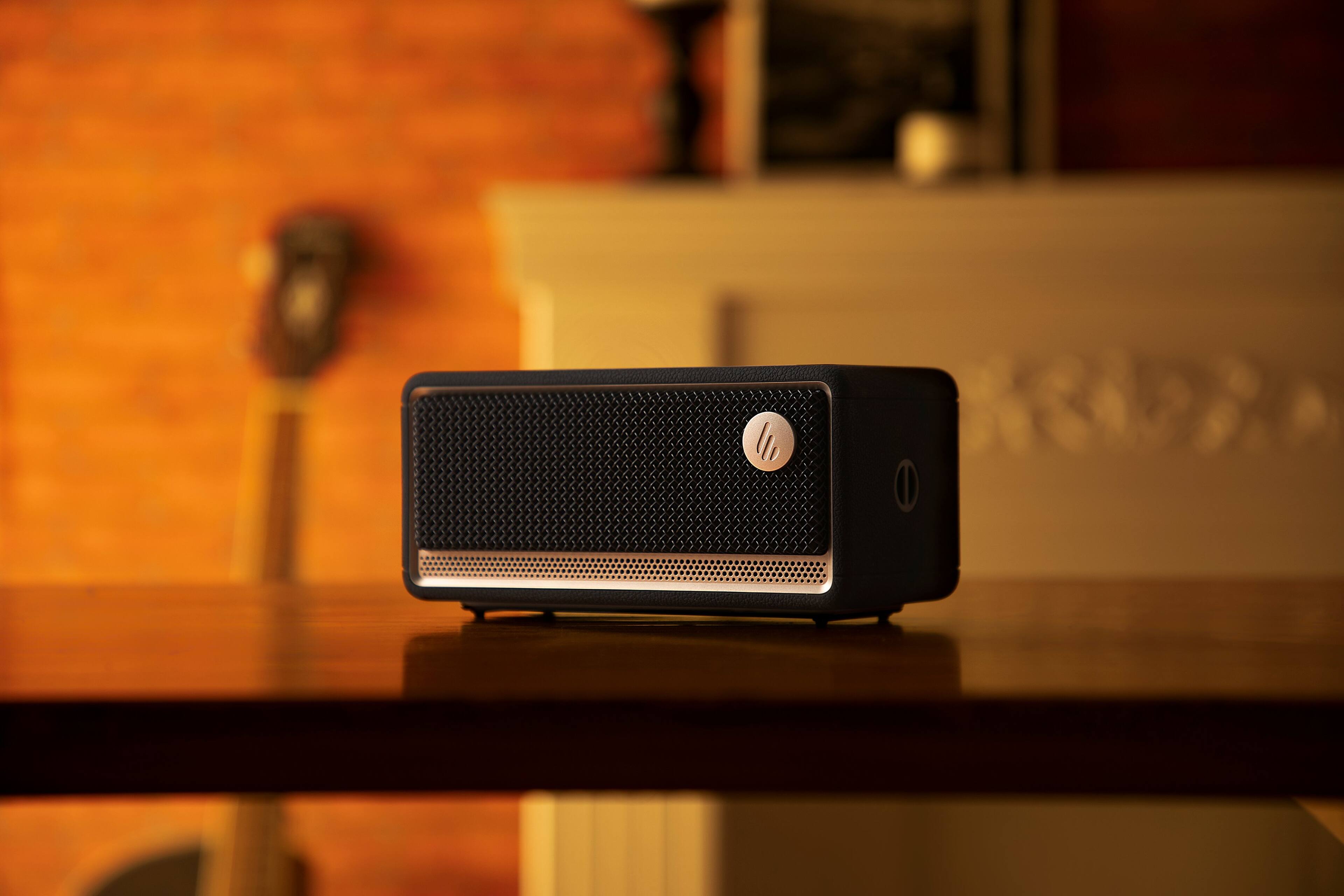 Alt View 2. Edifier - ES60 Portable Speaker - Black.