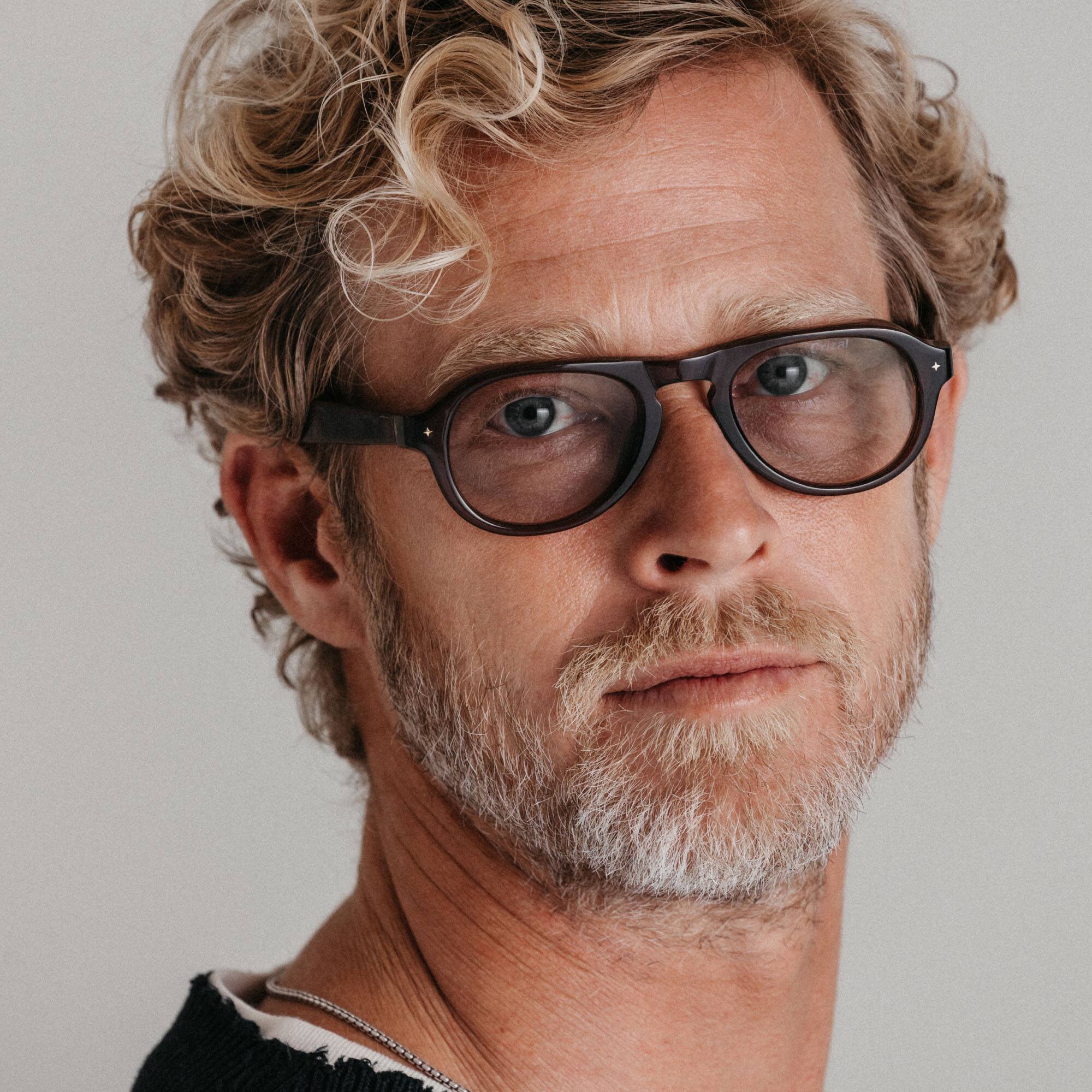 Back. VONDER - PALERMO AI Smart Glasses that Translate, Call & Remember, 16h+ Battery, Premium Audio, Privacy-First, Clear Lenses - Whiskey.