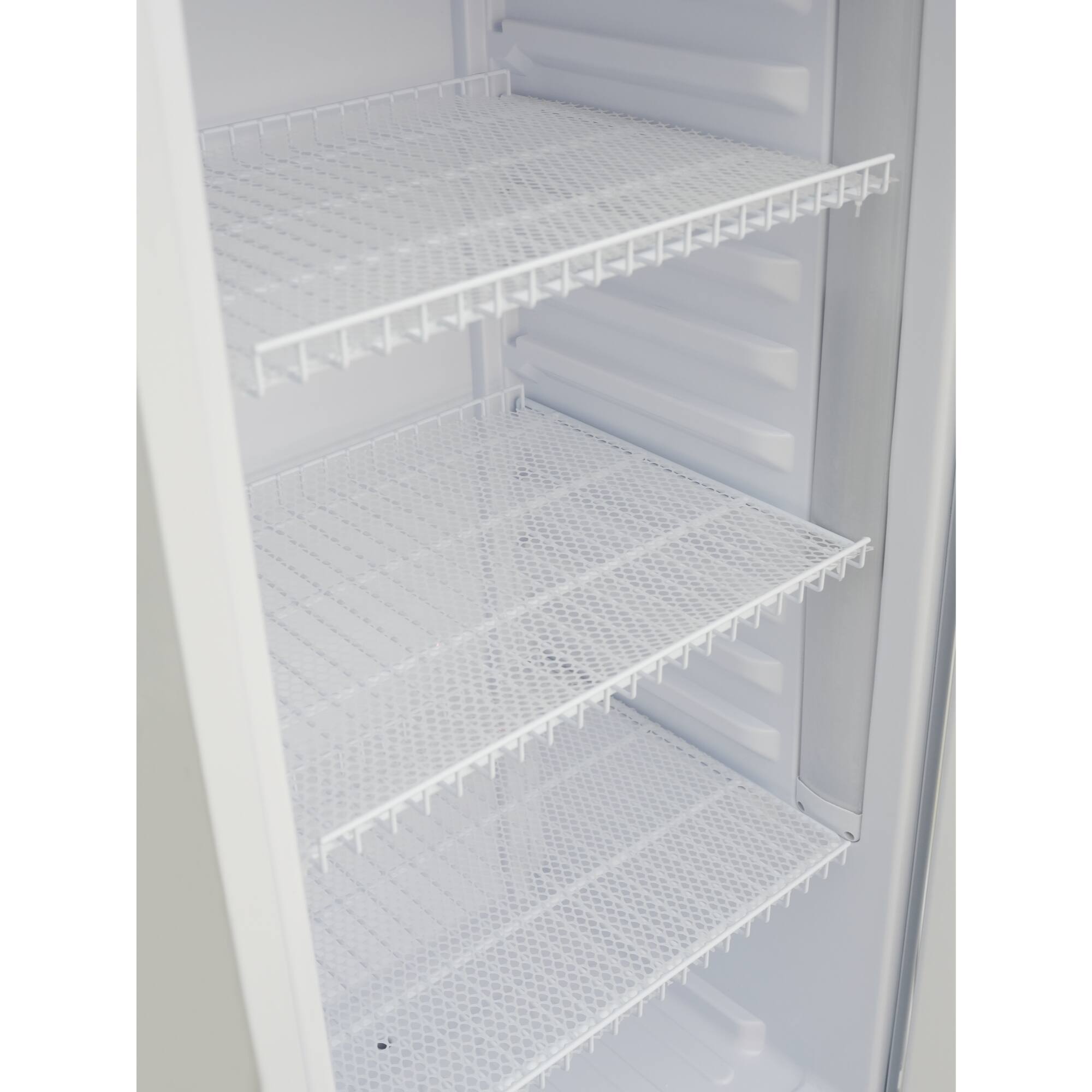 Alt View 3. Koolmore - 22 in. One-Door Commercial Merchandiser Refrigerator in White, 9 Cu. Ft. (KM-MDR-9CPWH) - White.