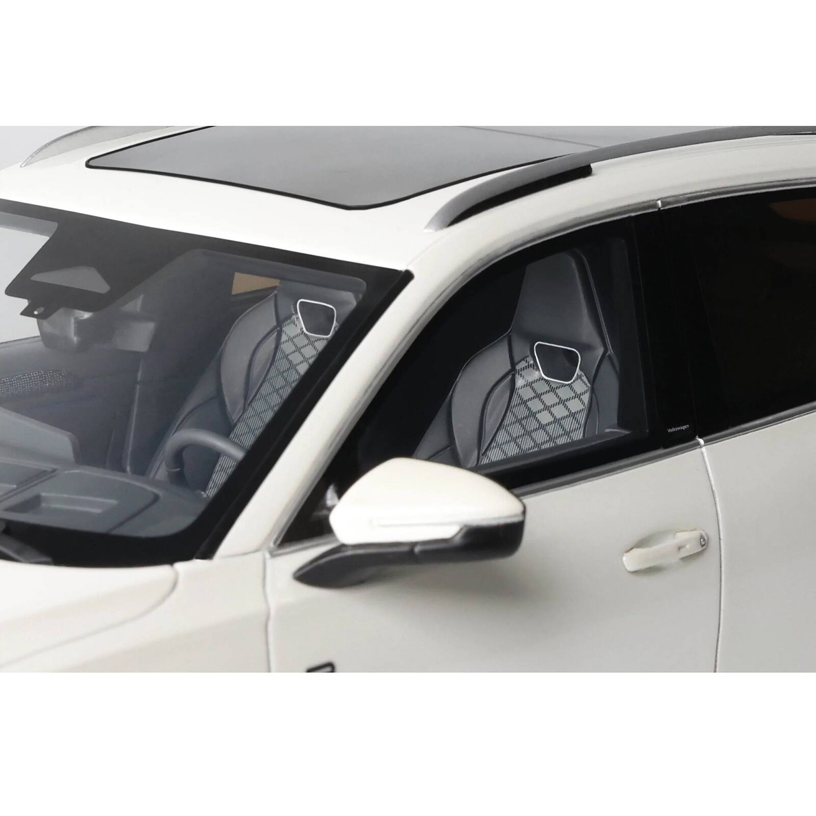 Alt View 2. Otto Mobile - 2024 Volkswagen Tiguan E Tsi R-Line Oryx White Pearl Ltd Ed to 999 pieces Worldwide 1/18 Model Car by Otto Mobile.