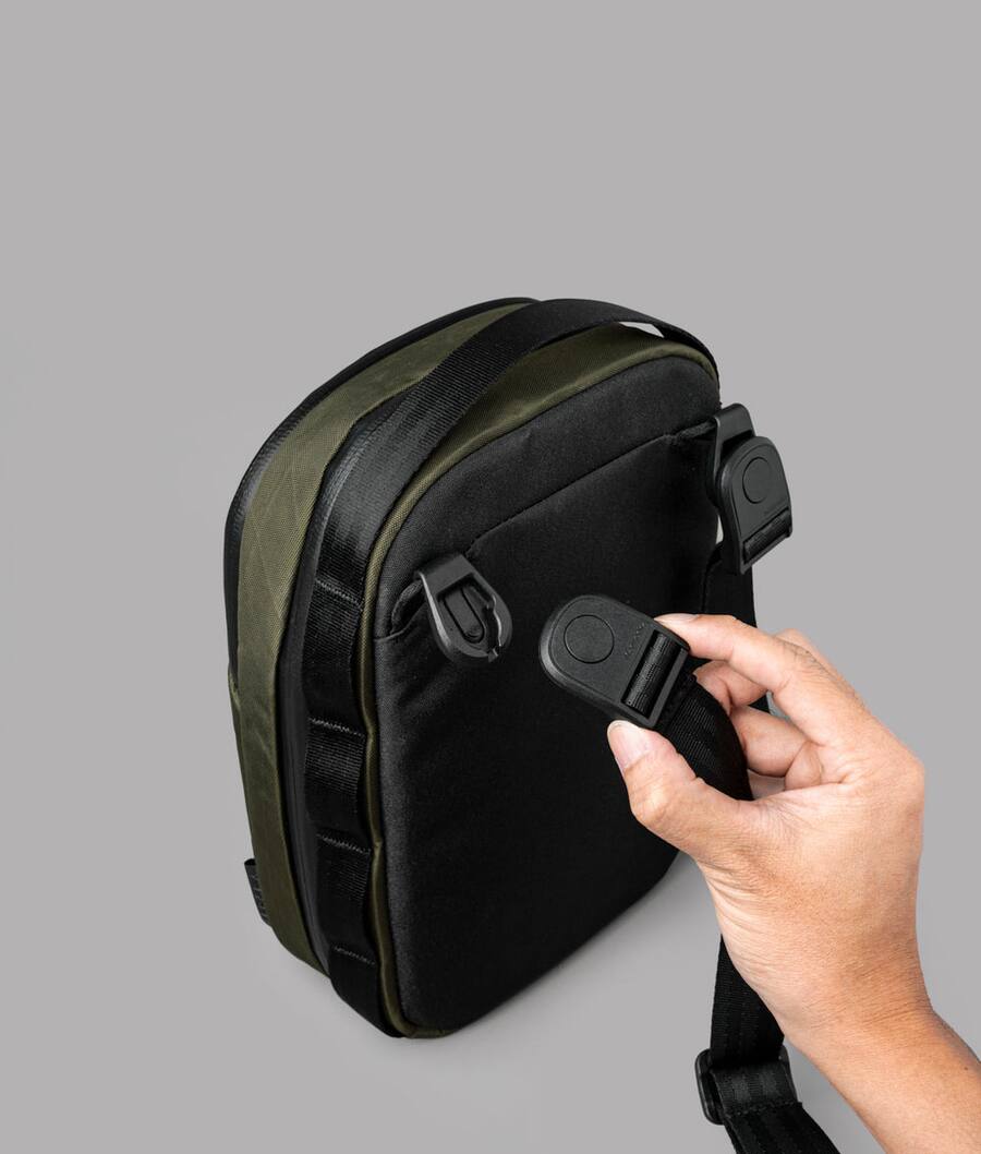 ALPAKA Sling Bag 3L for Men, Fits iPad mini/Nintendo Switch/Headphones ...
