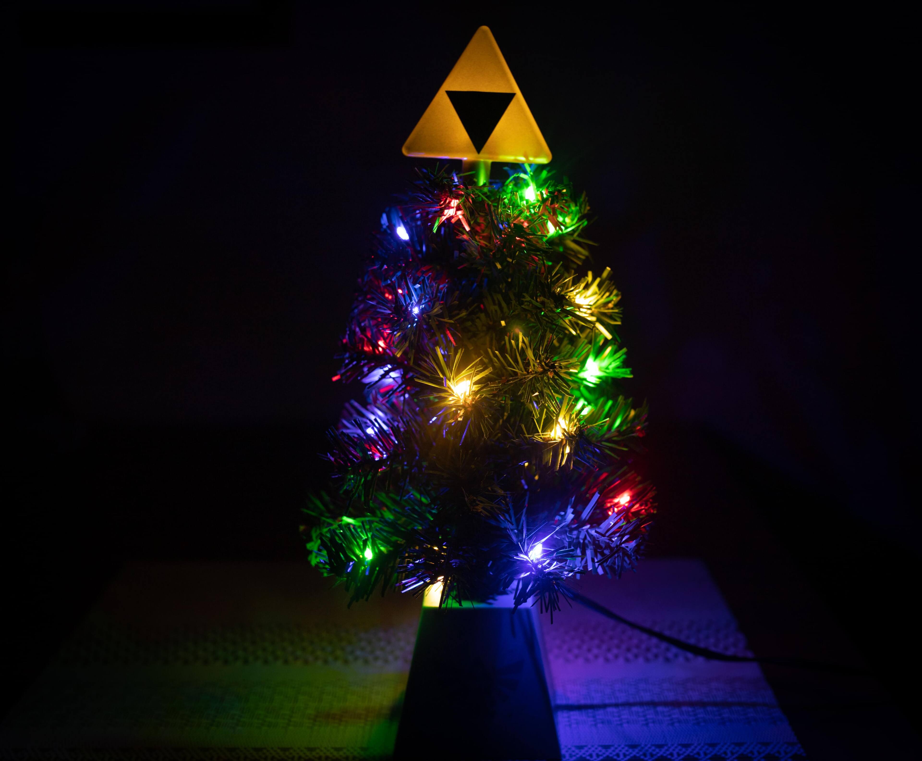 Alt View 2. Halo - The Legend of Zelda Triforce LED USB-Powered Light-Up Desktop Holiday Tree - Green.