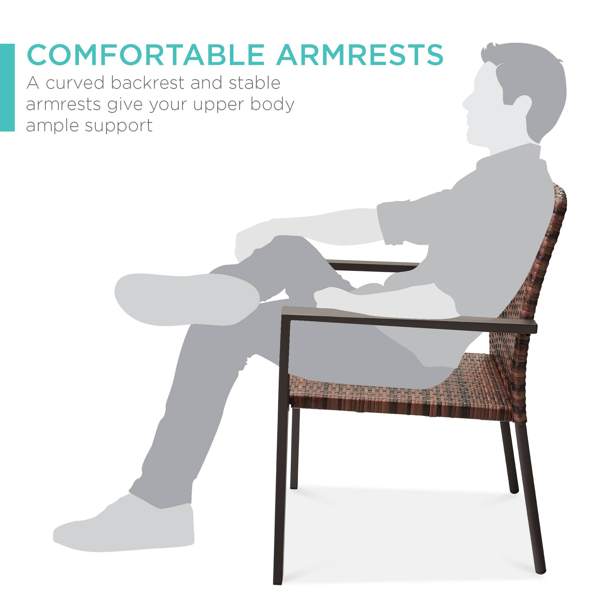 COMFORTABLE ARMRESTS

A curved backrest and stable armrests give your upper body ample support