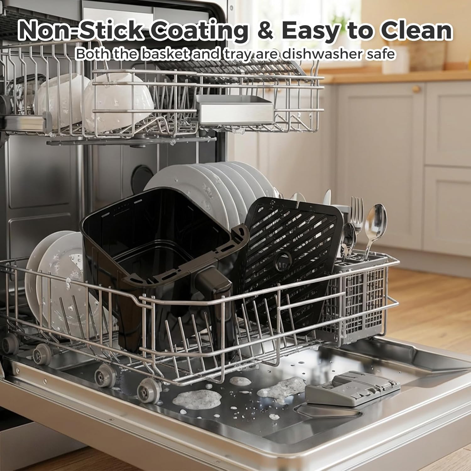 Non-Stick Coating & Easy to Clean  
Both the basket and tray are dishwasher safe