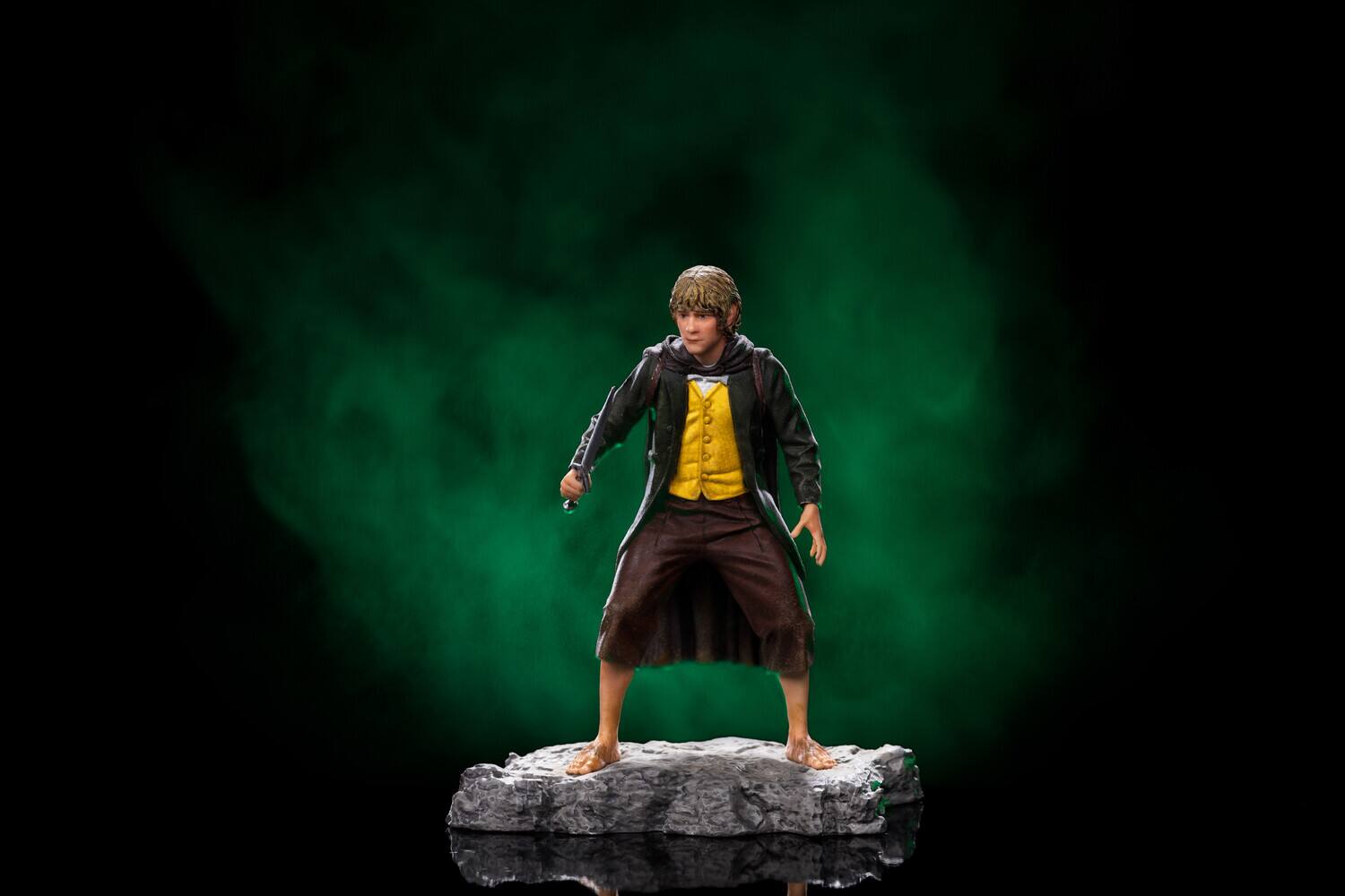 Alt View 1. Iron Studios - Iron Studios - The Lord of the Rings - BDS Art Scale 1/10 - Merry Statue   - COLLECTIBLES - Multicolor.