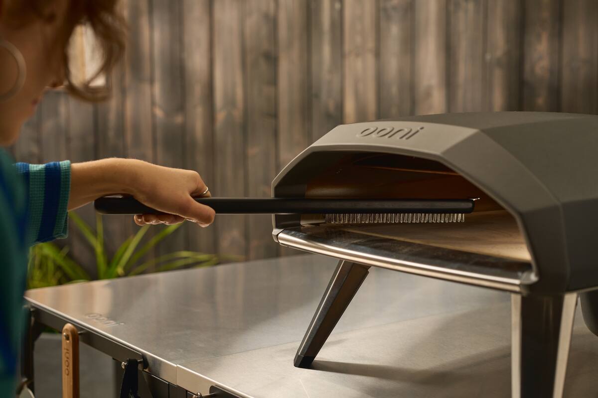 Back. Ooni - Pizza Oven Brush - Short - Black.