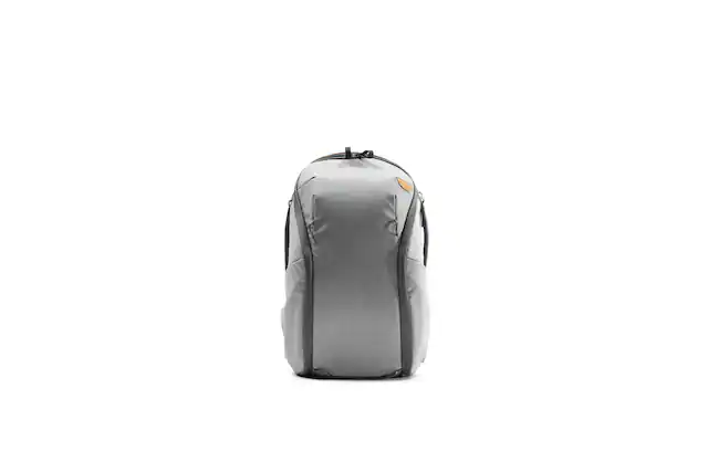 Angle. Peak Design - Everyday Backpack Zip 15L - Ash.