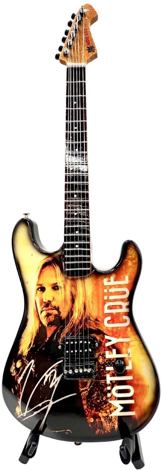 AXE HALMINAN MINI  
MOTLEY CRÜE