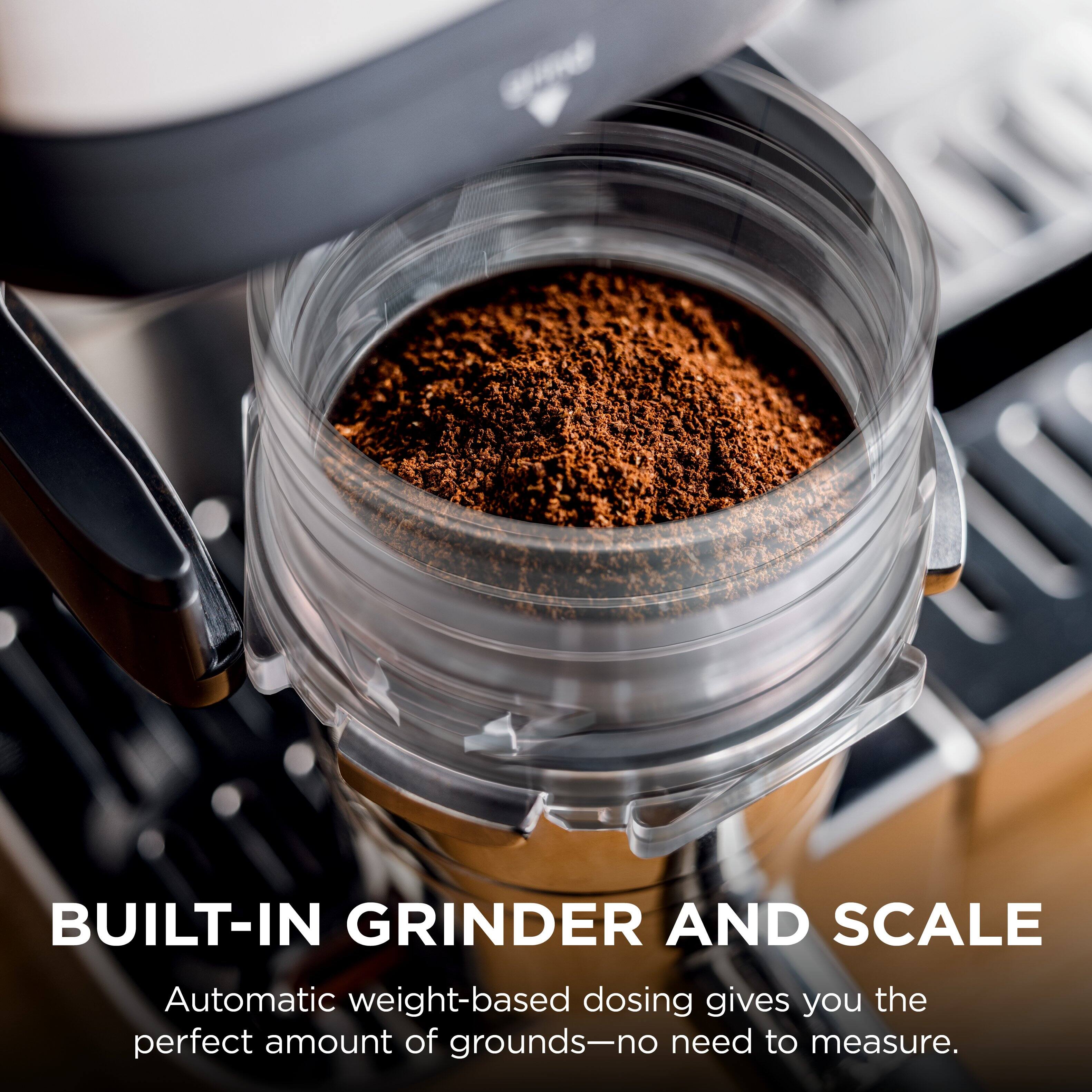 BUILT-IN GRINDER AND SCALE  
Automatic weight-based dosing gives you the perfect amount of grounds—no need to measure.