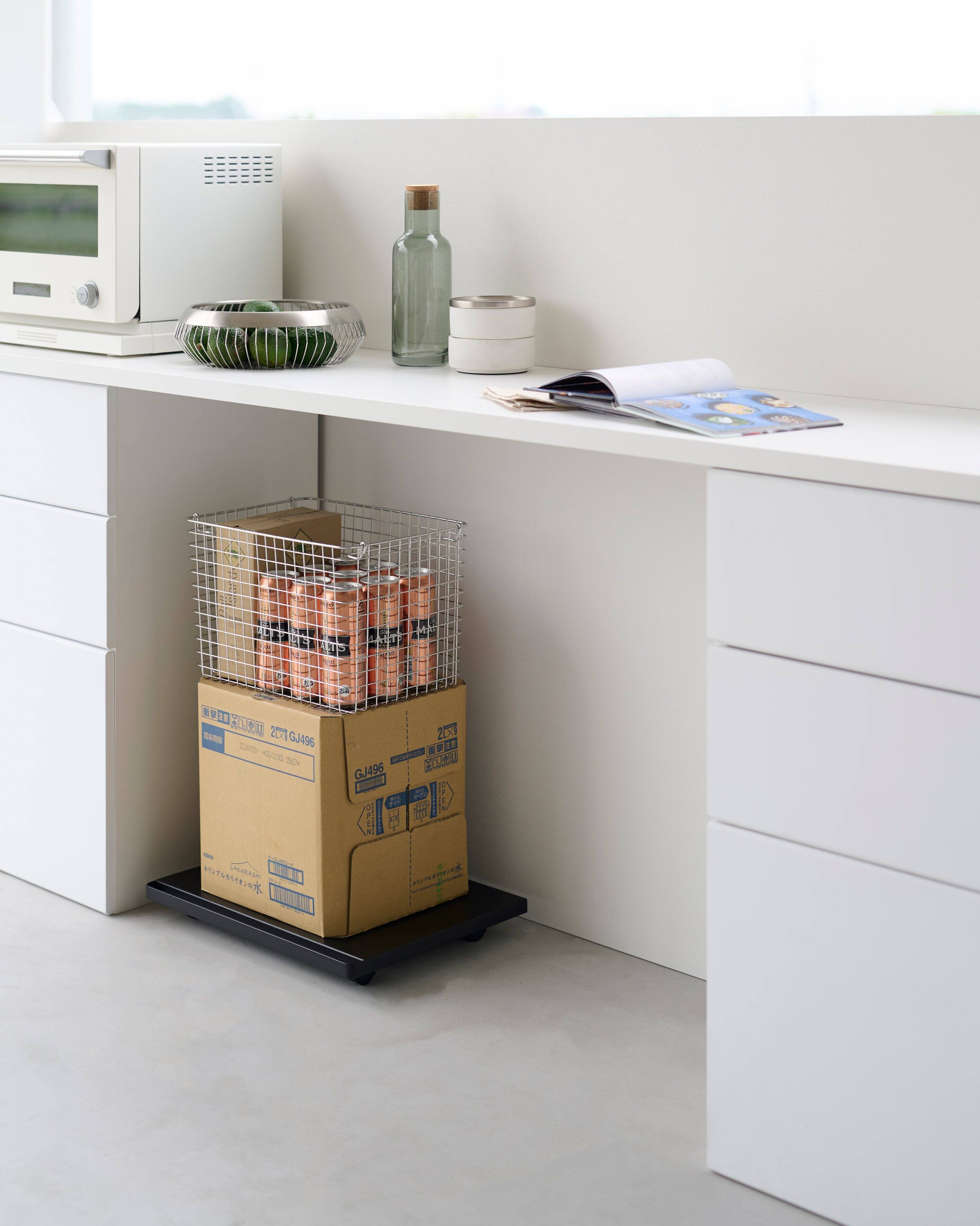 Sure, here is the corrected and grouped text from the image:

**Top Shelf:**
- H H BRE i - 201GJ496 20 D ad DCA - I
- PLRAS - LUI - 4 F F r9 AordO - 2 20 GJ496 ata - - 1 a
- AOTe AM - ..m -. g I

**Box:**
- 2 x 6 GJ496
- GJ496
- ZHONGSHAN HONGTAI PACKAGING CO., LTD
- 2 x 6 GJ496
- 2 x 6 GJ496

**Other Text:**
- (On the book) "FASHION"