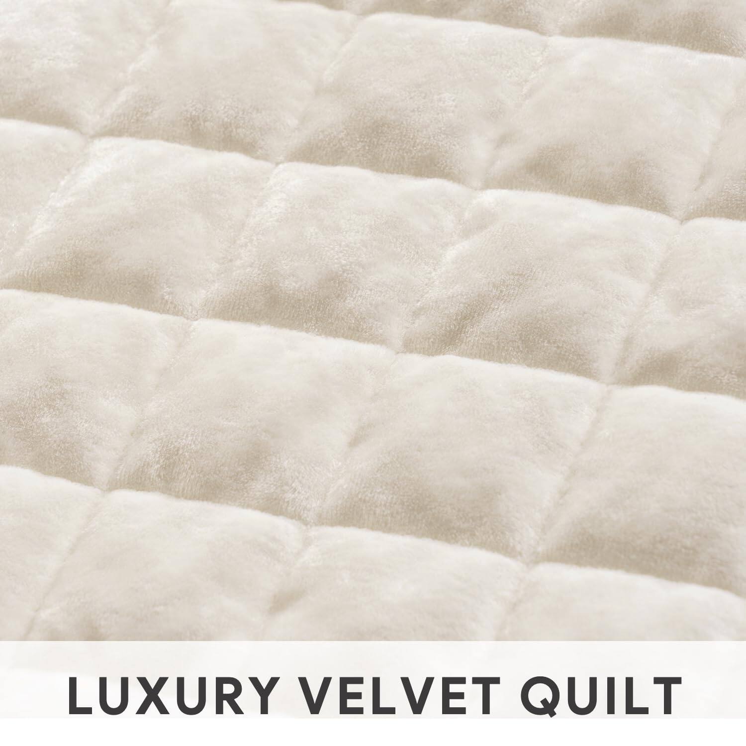 LUXURY VELVET QUILT