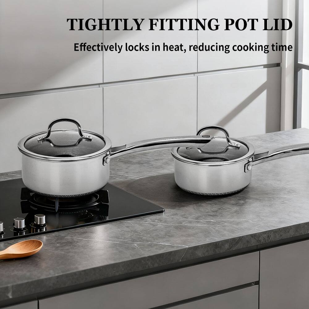 TIGHTLY FITTING POT LID  
Effectively locks in heat, reducing cooking time