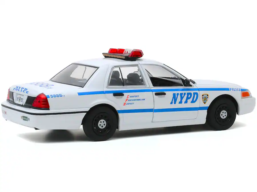 2011 Ford Crown Victoria Police Interceptor NYPD White Hot Pursuit 2011-ford-crown-victoria-police-interceptor-nypd-white-hot-pursuit