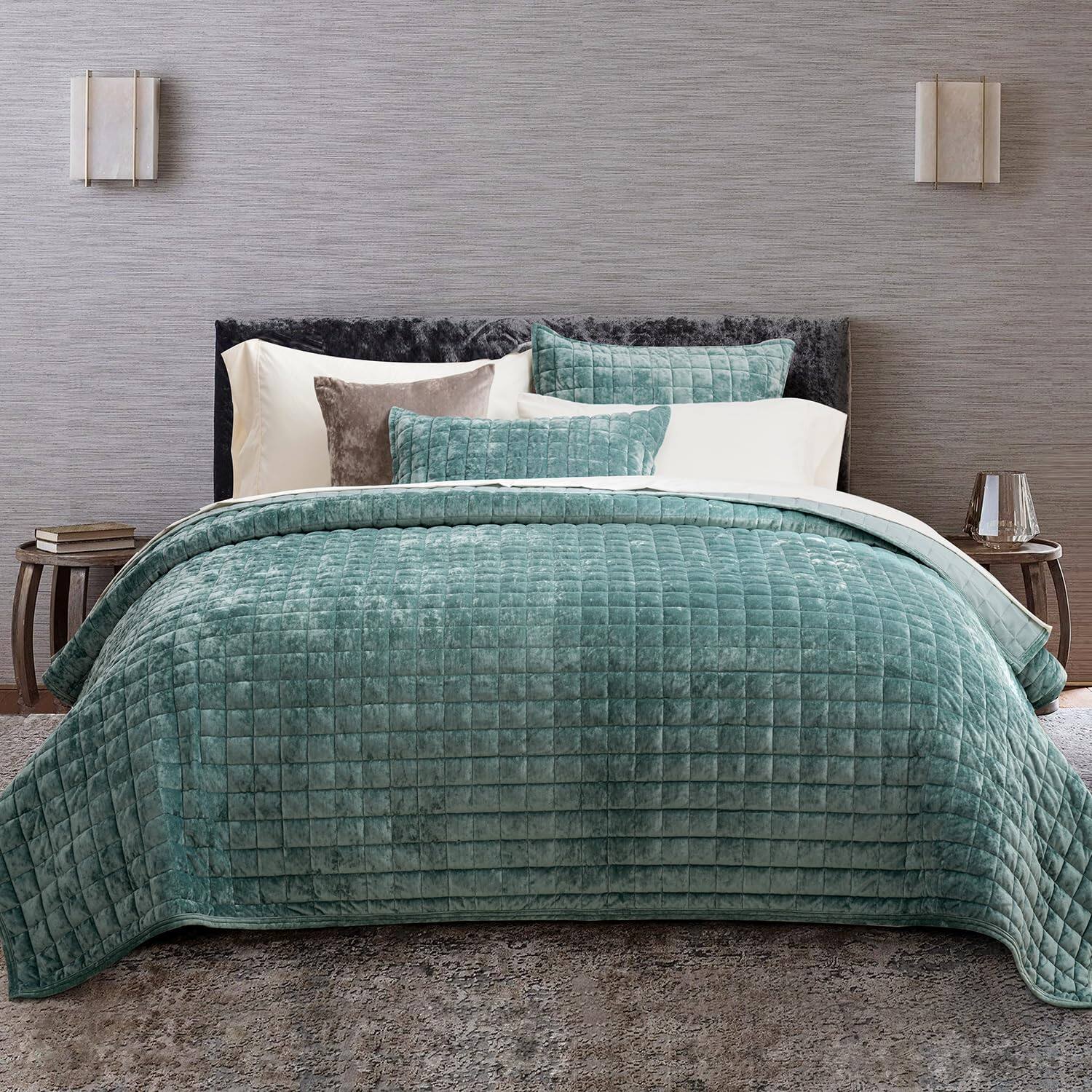 Aqua Green Twin/Twin XL (68" x 92")