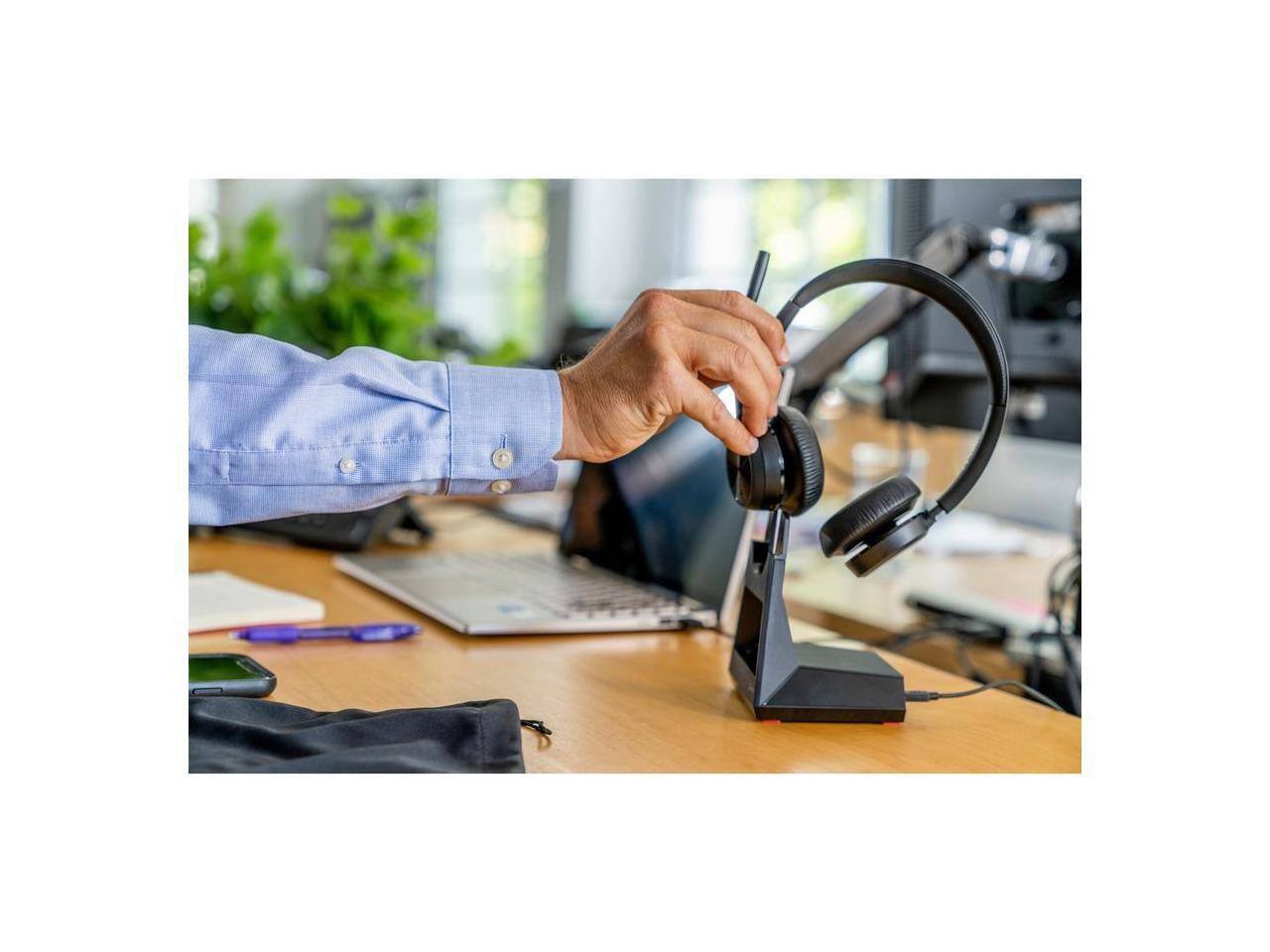 Alt View 6. HP - HP Poly Voyager 4320 USB-C Headset, Stereo/Mono, Wired/Wireless Bluetooth, Siri & Google Assistant - Black.