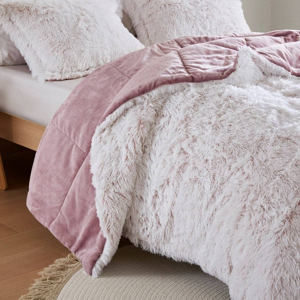 Alt View 2. Gracie Mills - Gracie Mills Susie Contemporary Shaggy Long Fur Comforter Set - Pink/White.