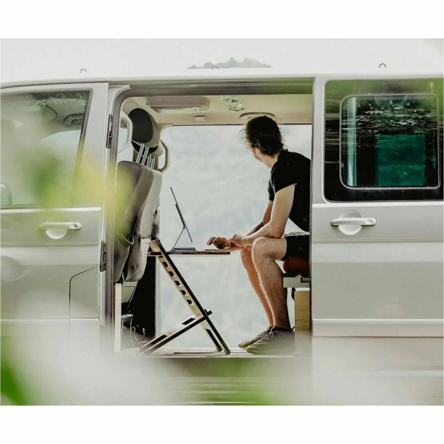 Alt View 19. Espresso Displays - 15.6" IPS LED FHD Monitor (VGA, USB, HDMI, DVI) - Black.