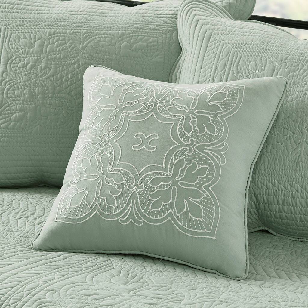 Alt View 3. Gracie Mills - Gracie Mills Salvatore 6-Piece Reversible Cottage-Inspired Scalloped Edges Daybed Set - Seafoam.