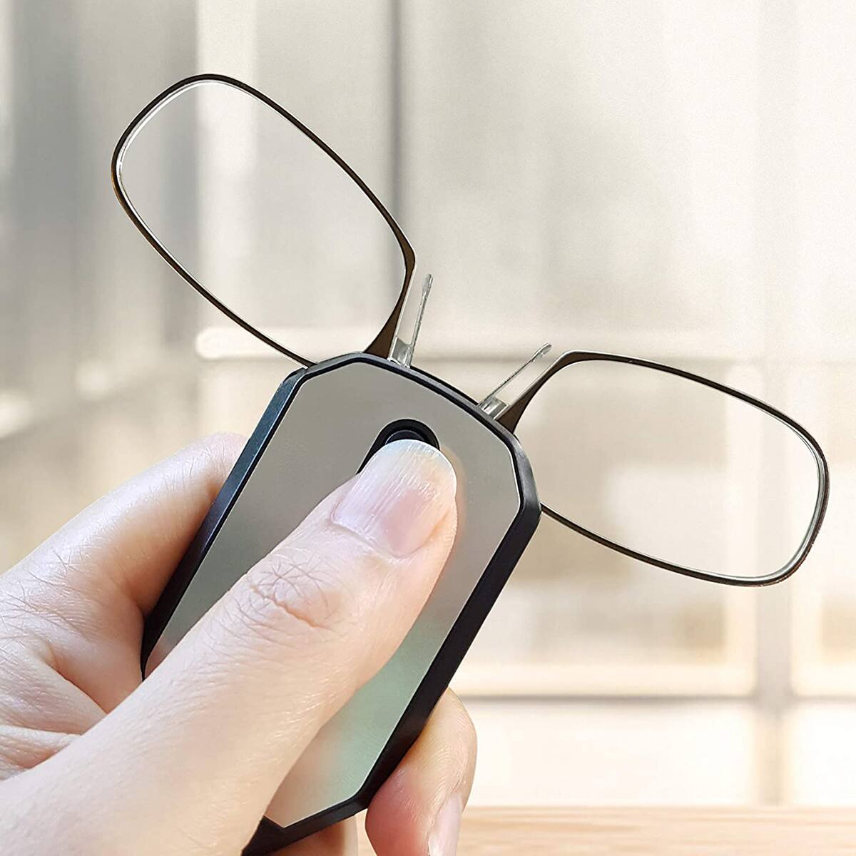Alt View 3. ThinOptics - ThinOptics Armless Reading Glasses with Keychain Case - +1.00 - Black/Black - Black/Black.