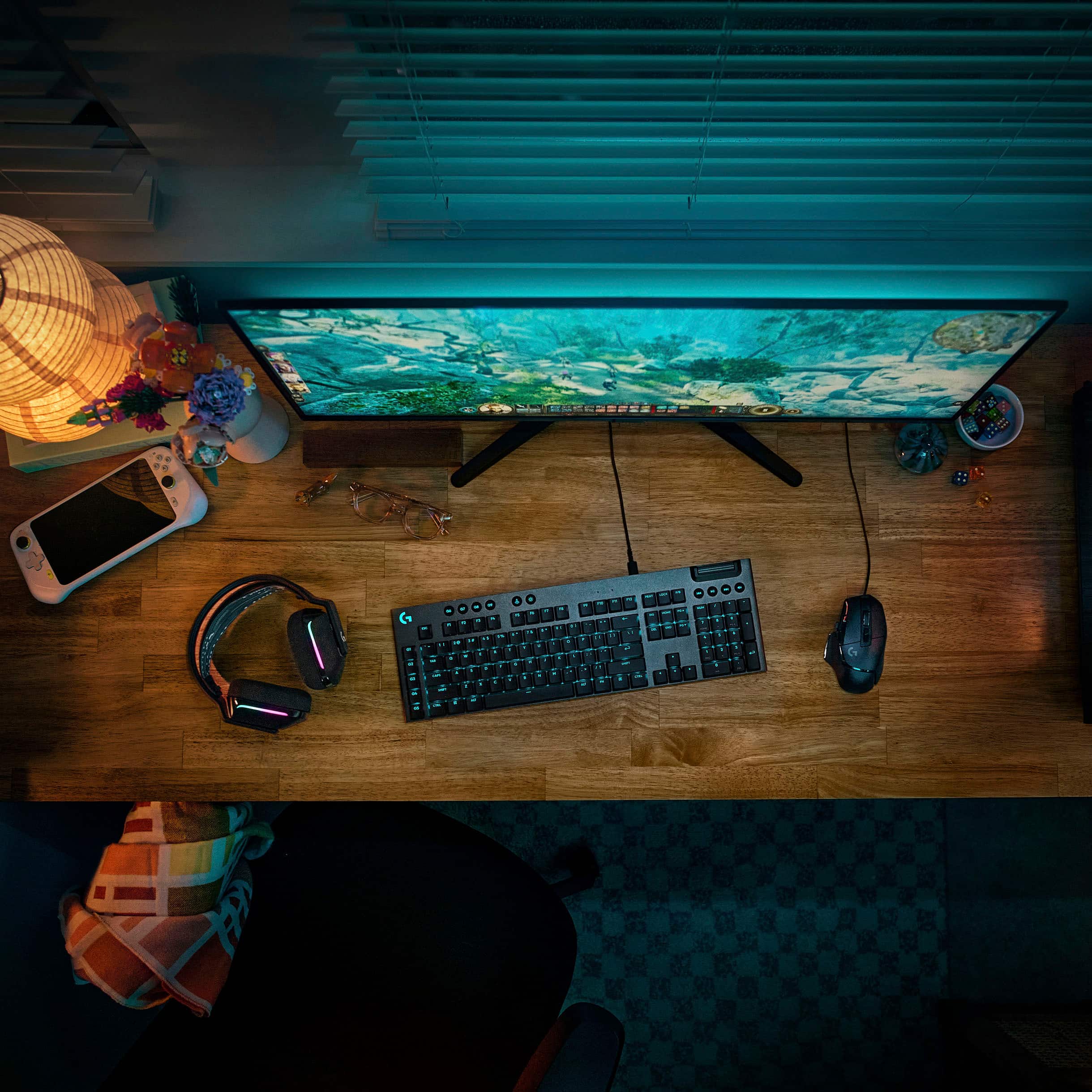 Alt View 20. Logitech - G915 X Full-size Corded Mechanical GL Red Linear Switch Gaming Keyboard for PC/Mac with RGB Backlighting - Black.