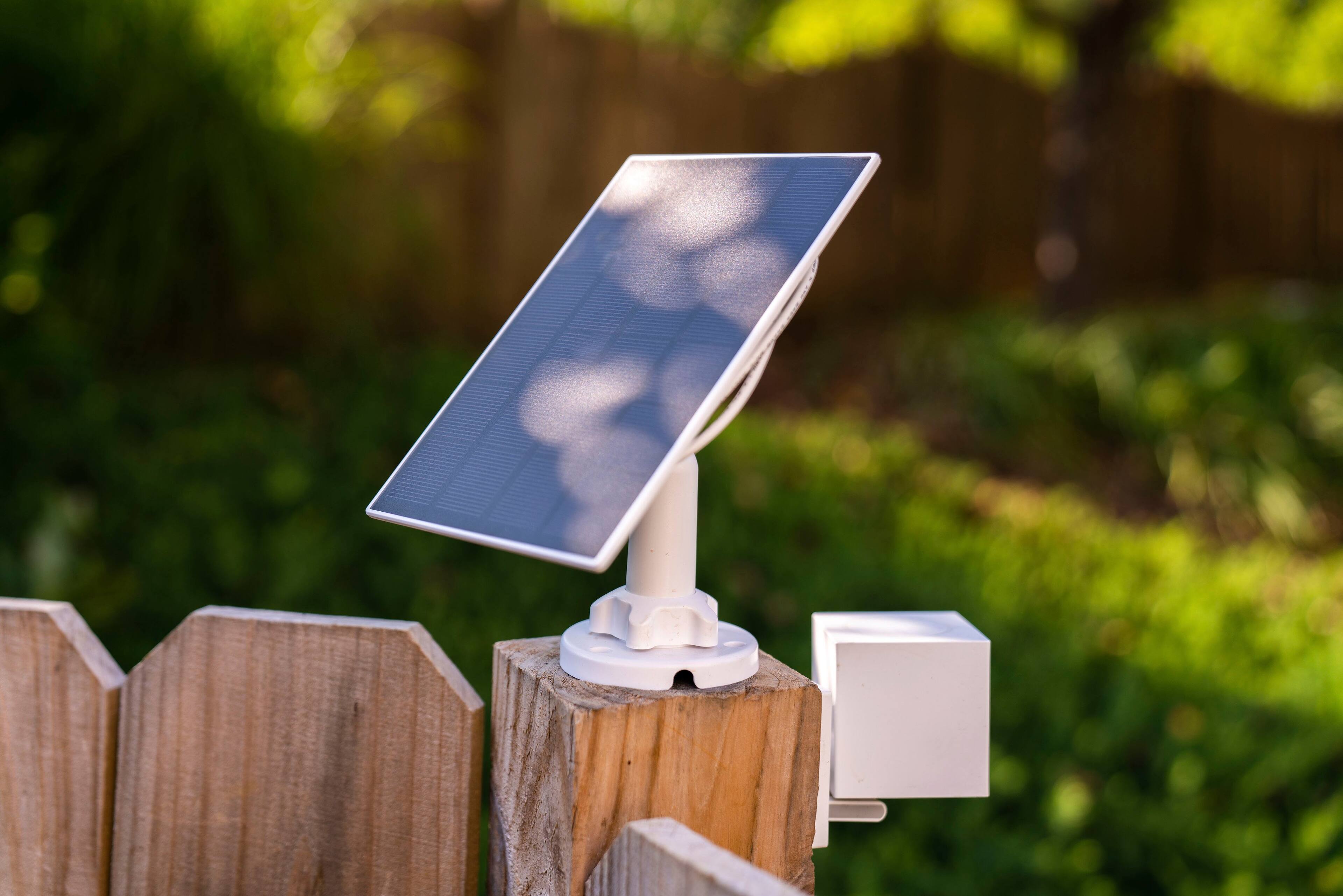 Alt View 17. Wyze - Solar Panel - White.