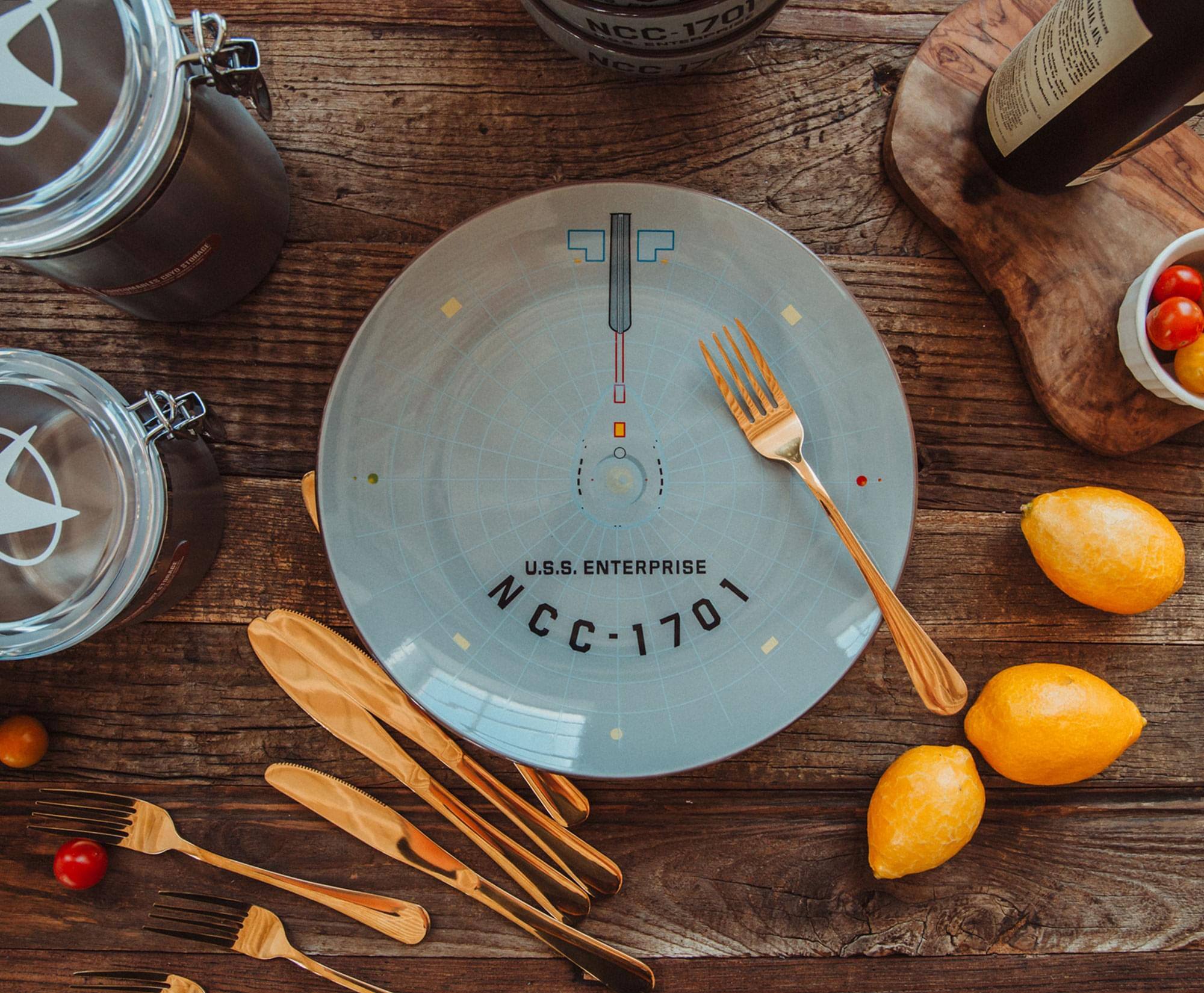 NCC 1701  
NCC FT 4%  
STINACE  
U.S.S. ENTERPRISE  
NCC-1701