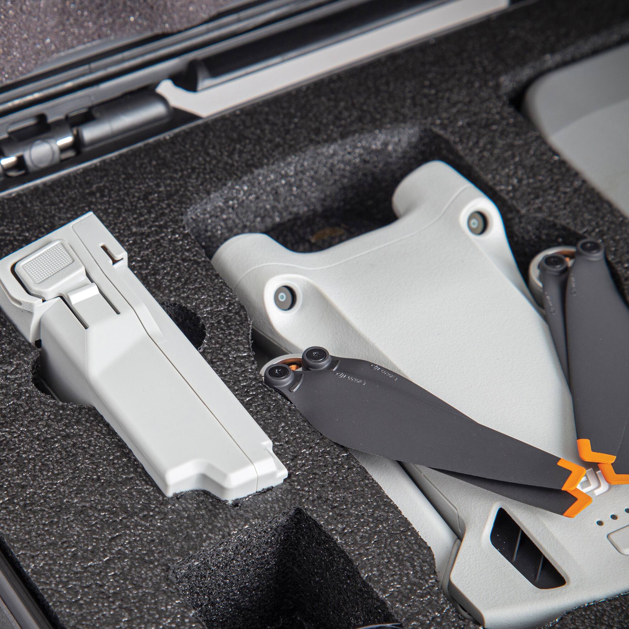 Alt View 14. NANUK - 909 Protective Hard Case with Insert for DJI Mini 3 Pro - Black.