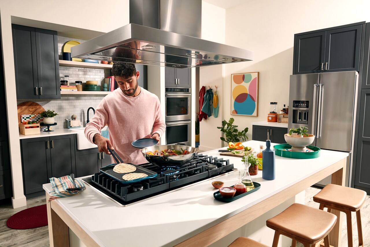 Alt View 16. KitchenAid - 30" Built-In Gas Cooktop with 18K BTU Burner - Black.