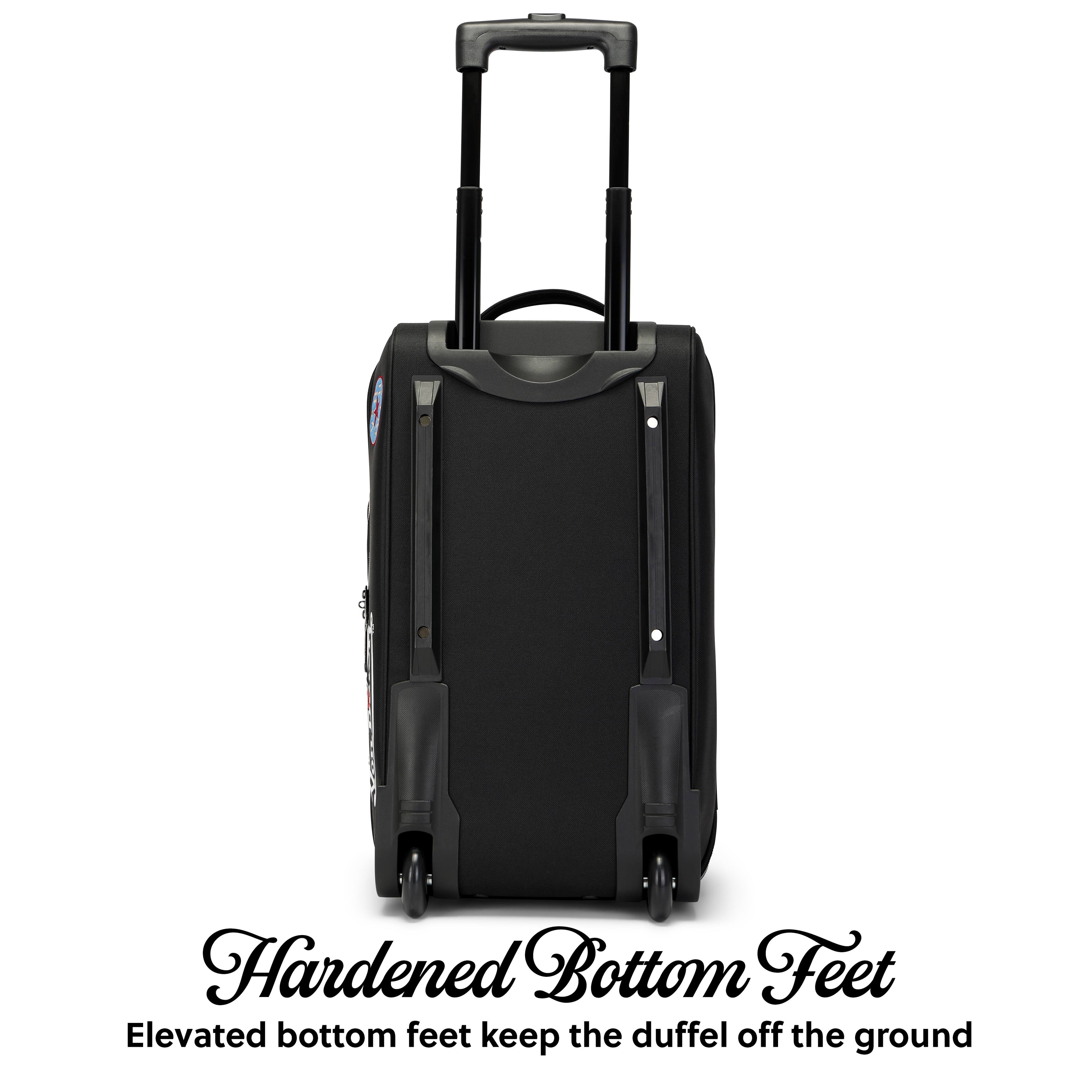 Hardened Bottom Feet  
Elevated bottom feet keep the duffel off the ground