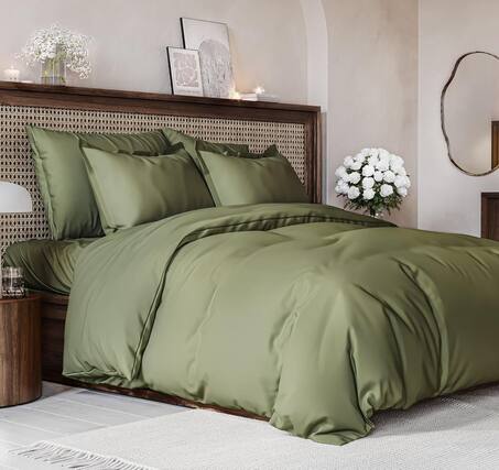 Front. CGK Linens - Luxury Soft Premium Duvet Cover Set - Zipper Closure & Matching Pillow Shams - Full - Sage Green.