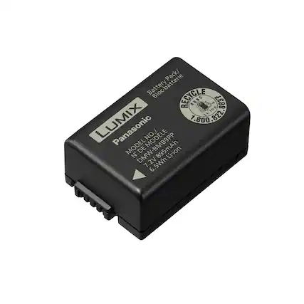 The text on the image is grouped and corrected as follows:
"Pack/Battery Bloc-batterie RECYCLE RBRC IM 8837 Li-ion 822 LUMIX 1.800.822 7.800 Panasonic MODEL NO./ MODELE I. N DMW-BMB9PP 2V 5Wh 895mAh Li-ion 7.6 A"