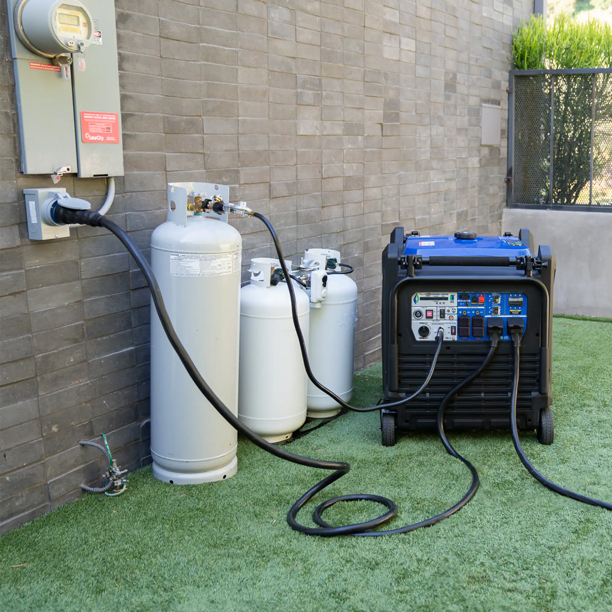Alt View 4. DuroMax - DuroMax XP16000iH 16,000 Watt Portable Dual Fuel Inverter Generator - Quiet, Low THD - Blue.