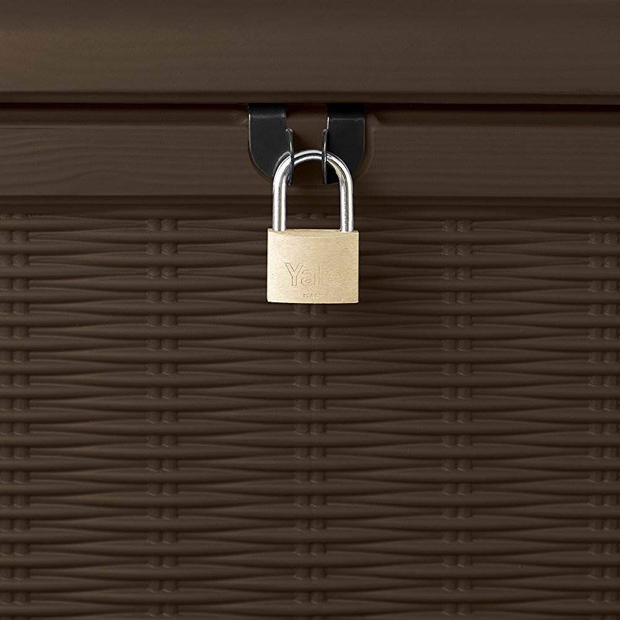 The text on the image reads: "Yale"