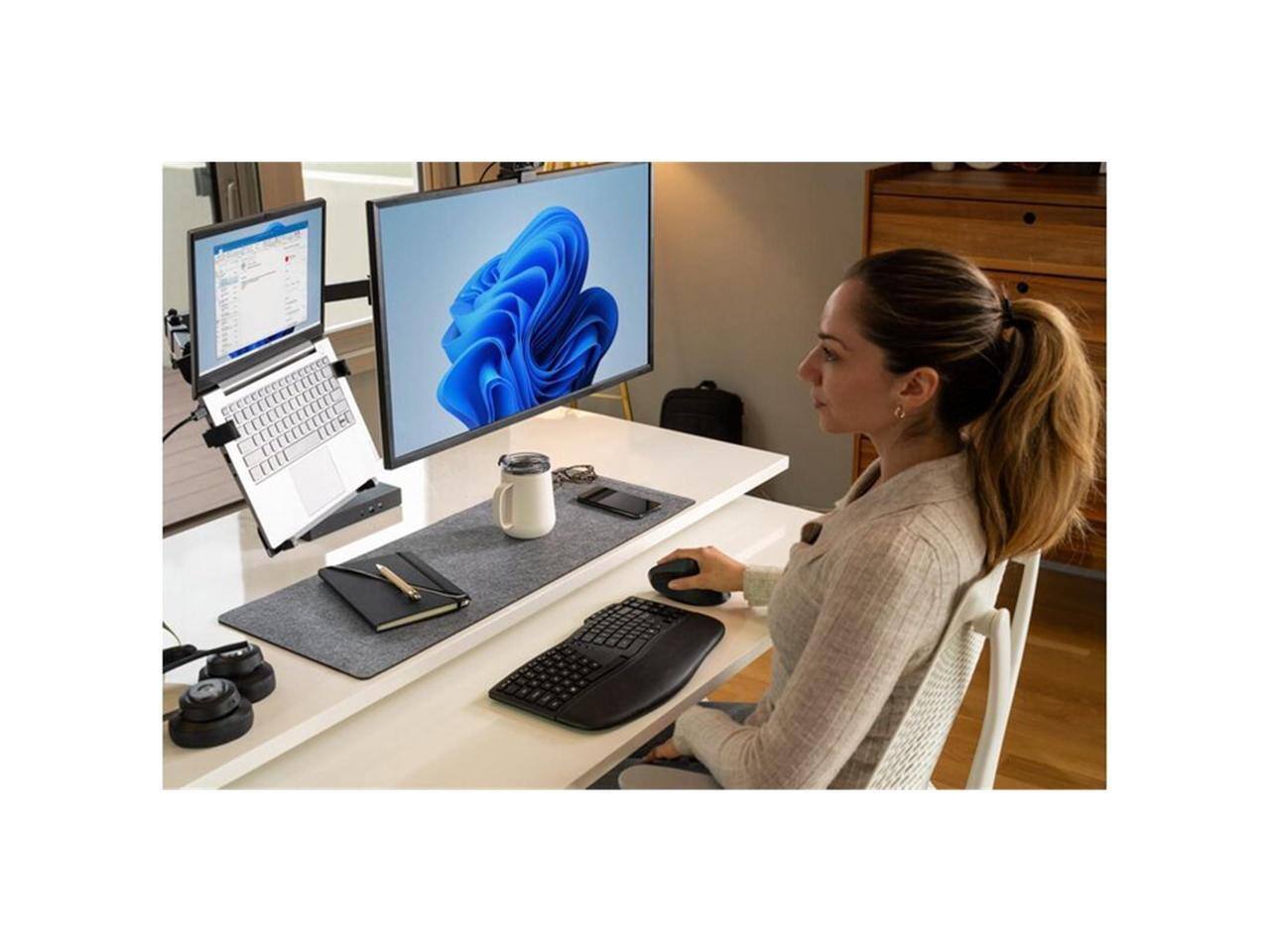 Alt View 6. Kensington - Kensington SD4781P Dock, Dual 4K, 2xHDMI, 2xDP, 100W PD for Mac/Windows/Chrome - Black.
