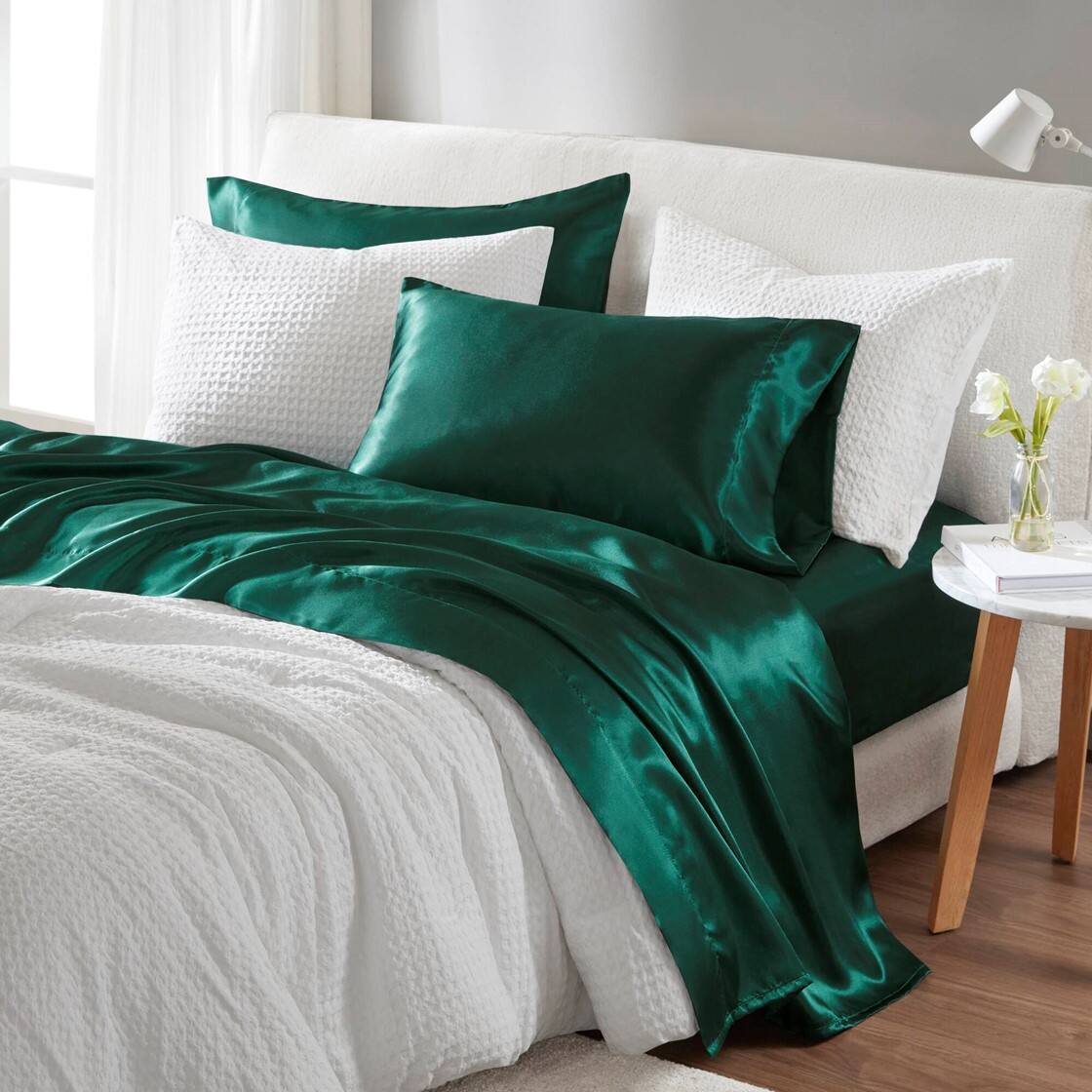 Alt View 2. Gracie Mills - Gracie Mills Coralie 6-Piece Wrinkle-free Satin Sheet Set - Emerald.
